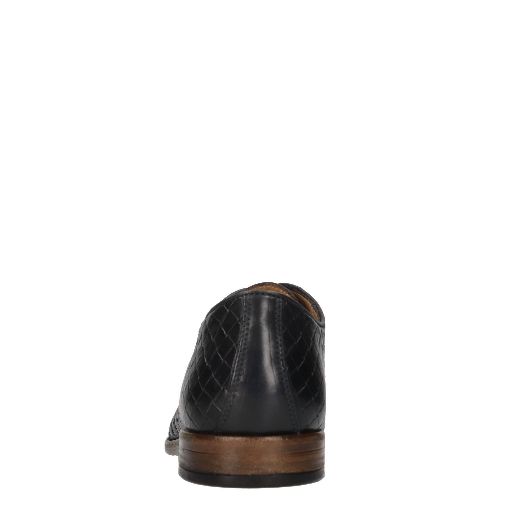 Stringate in pelle 