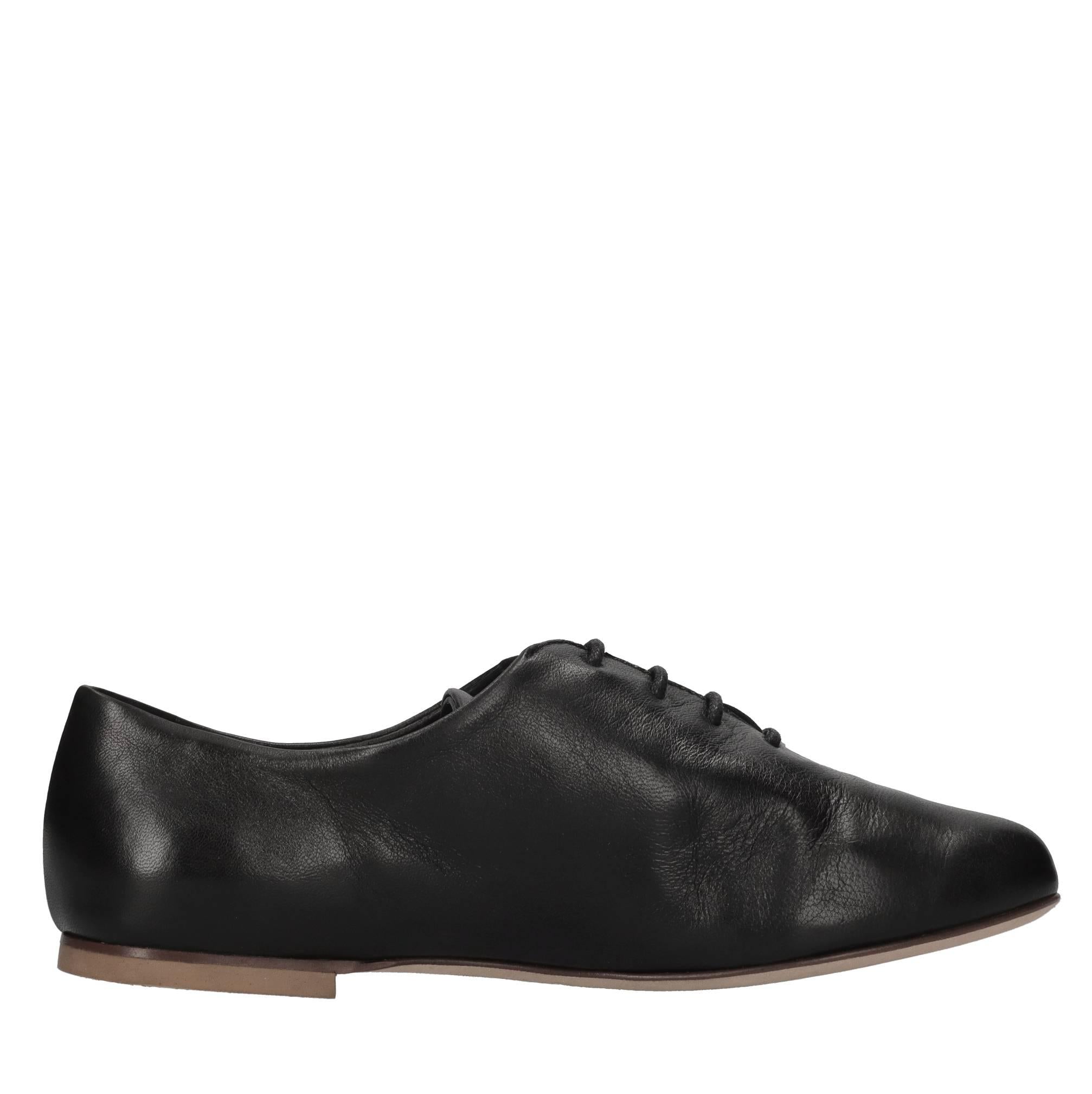 Stringate in pelle 