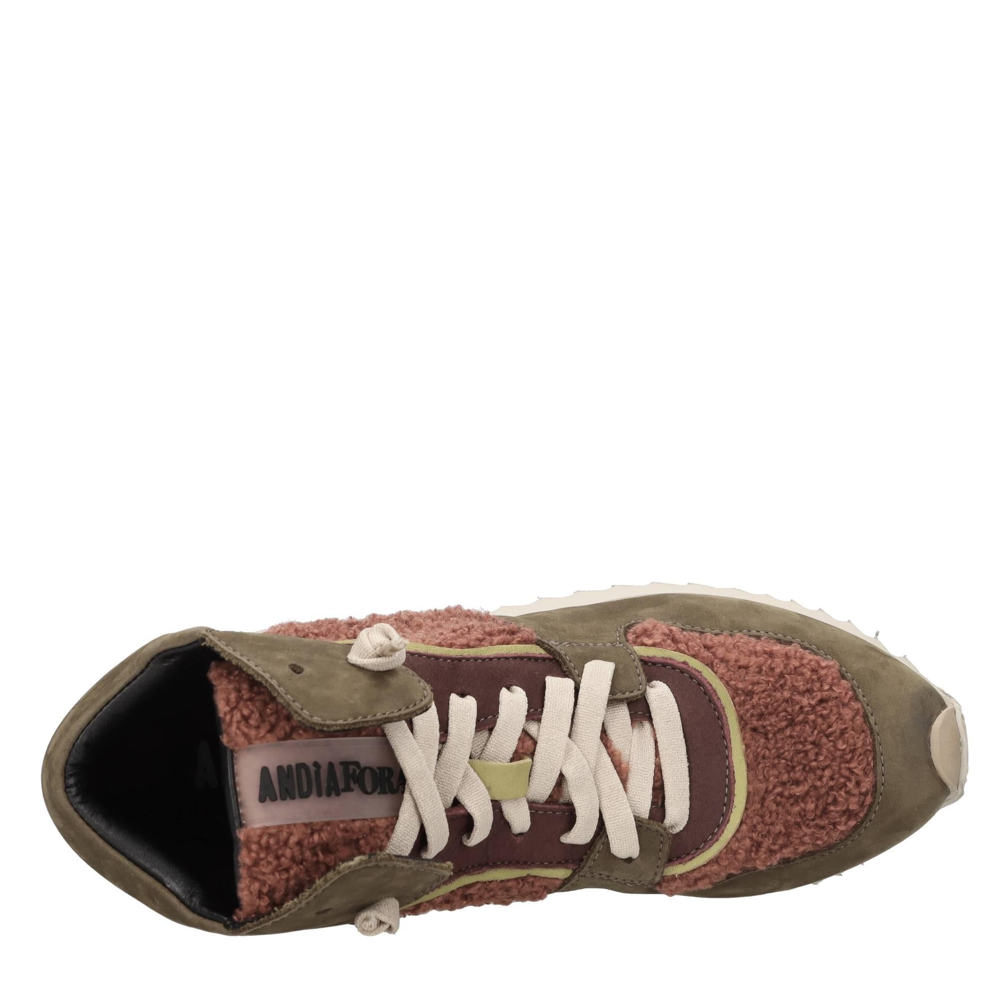 Sneakers alte in pelle e tessuto 