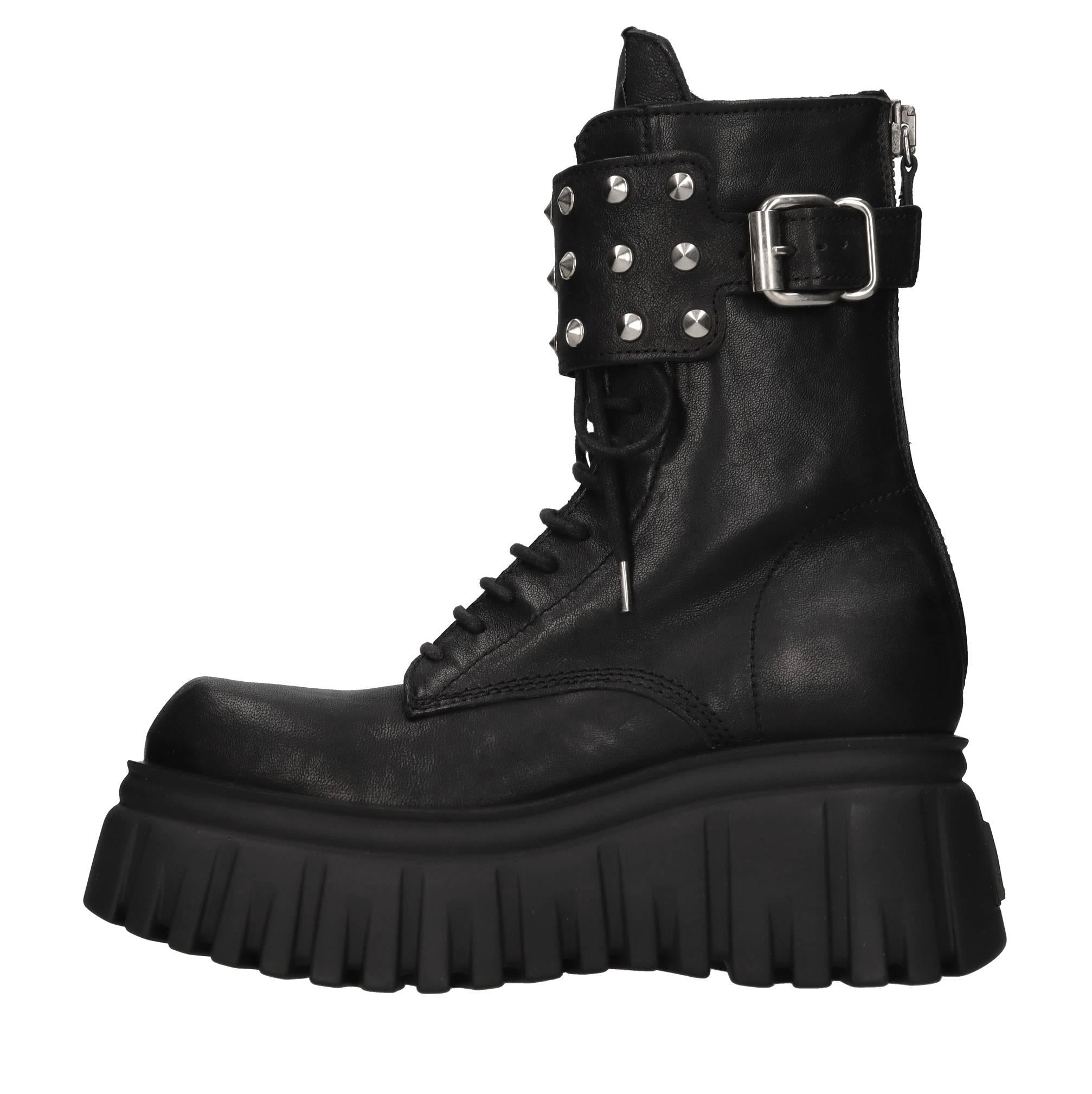 Stivaletti anfibi in pelle con borchie argento 