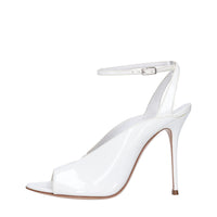 Sandali in vernice e plexi 