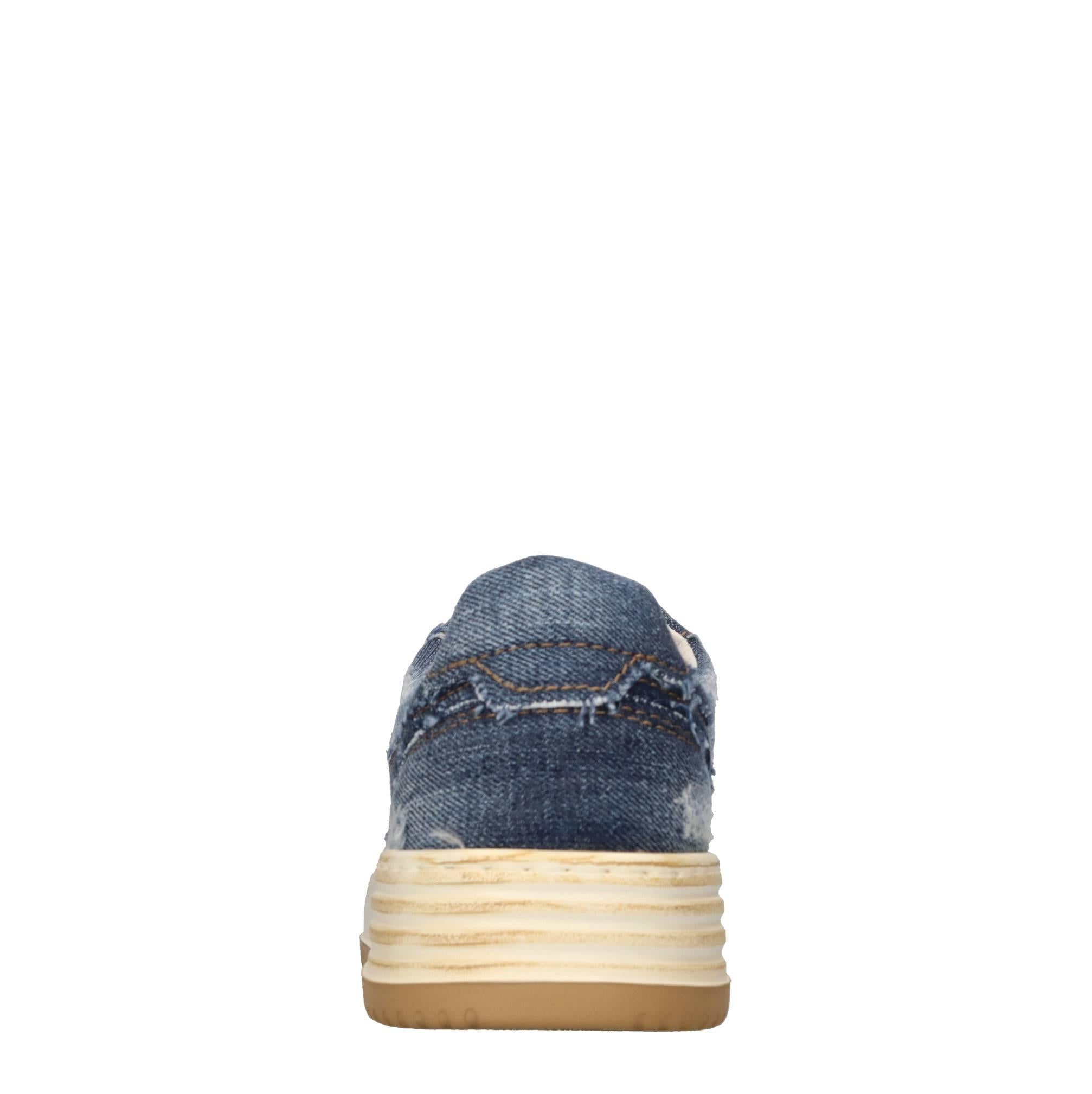 Sneakers in denim 