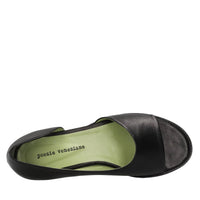 Flat in pelle 
