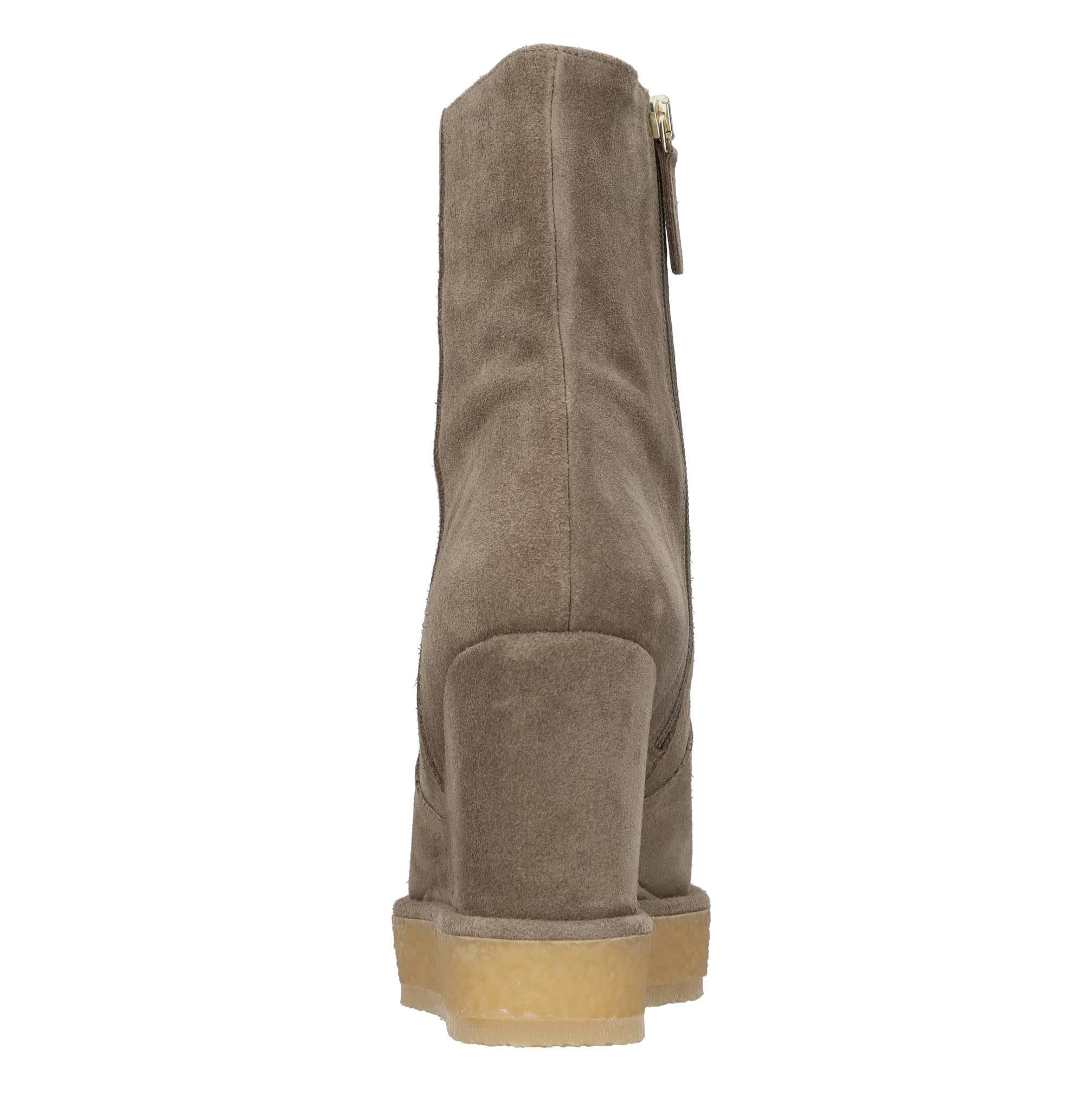 Stivaletti con zeppa modello BRELIA in camoscio 