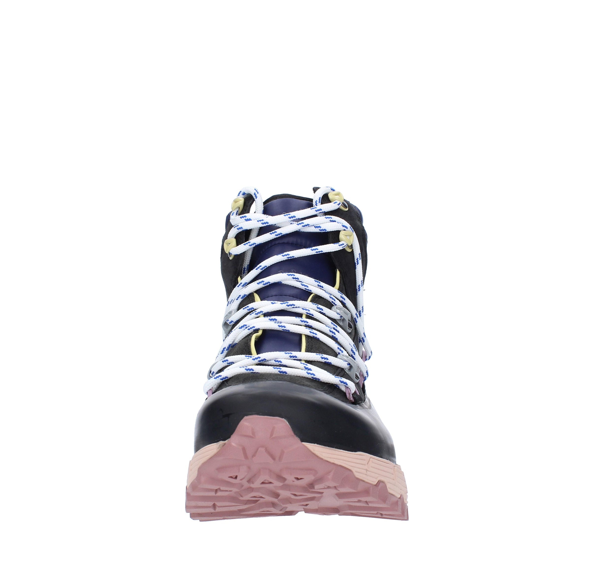 Scarponcini modello TECH HIKER di MOON BOOT, in nabuk e pelle scamosciata idrorepellente 