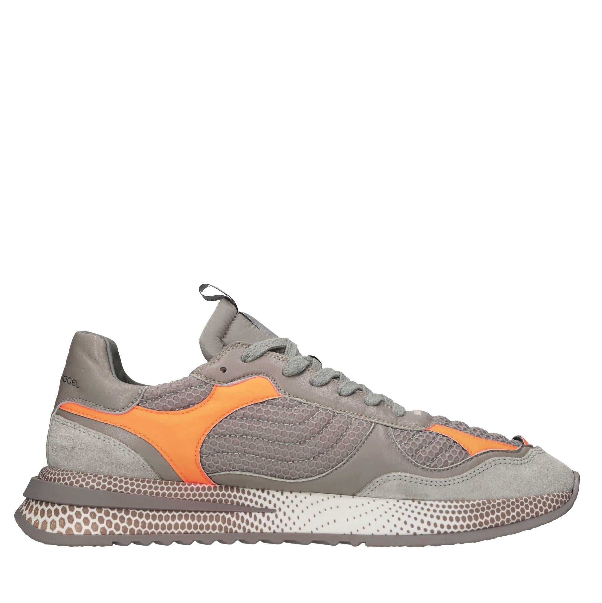 Sneakers in pelle e tessuto con dettagli arancio fluo 