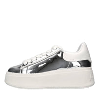 Sneakers in vernice 