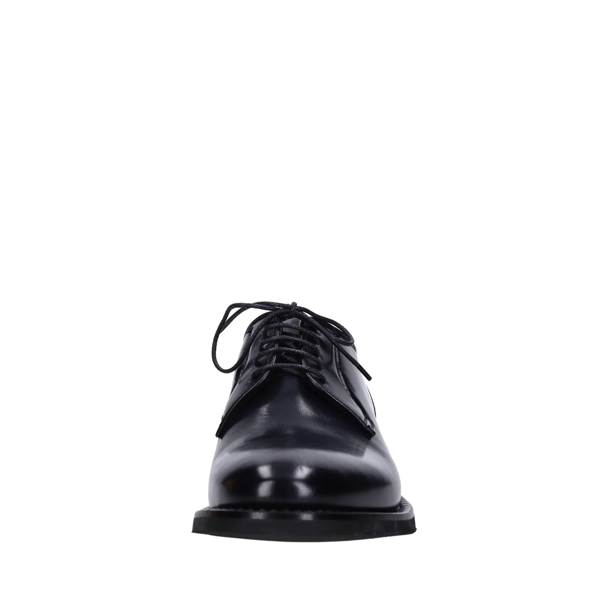 Stringate in pelle 