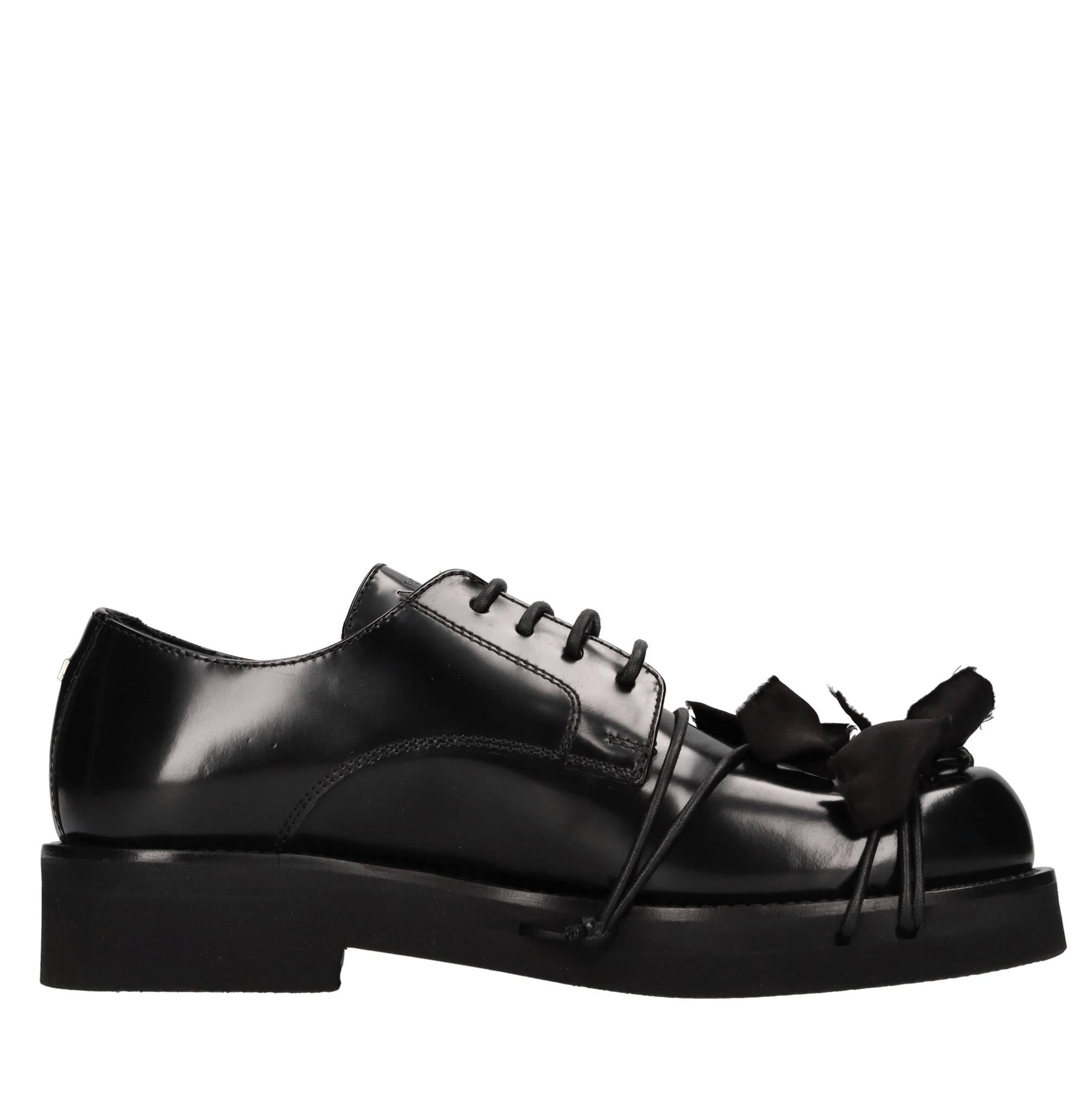 Stringate in pelle 