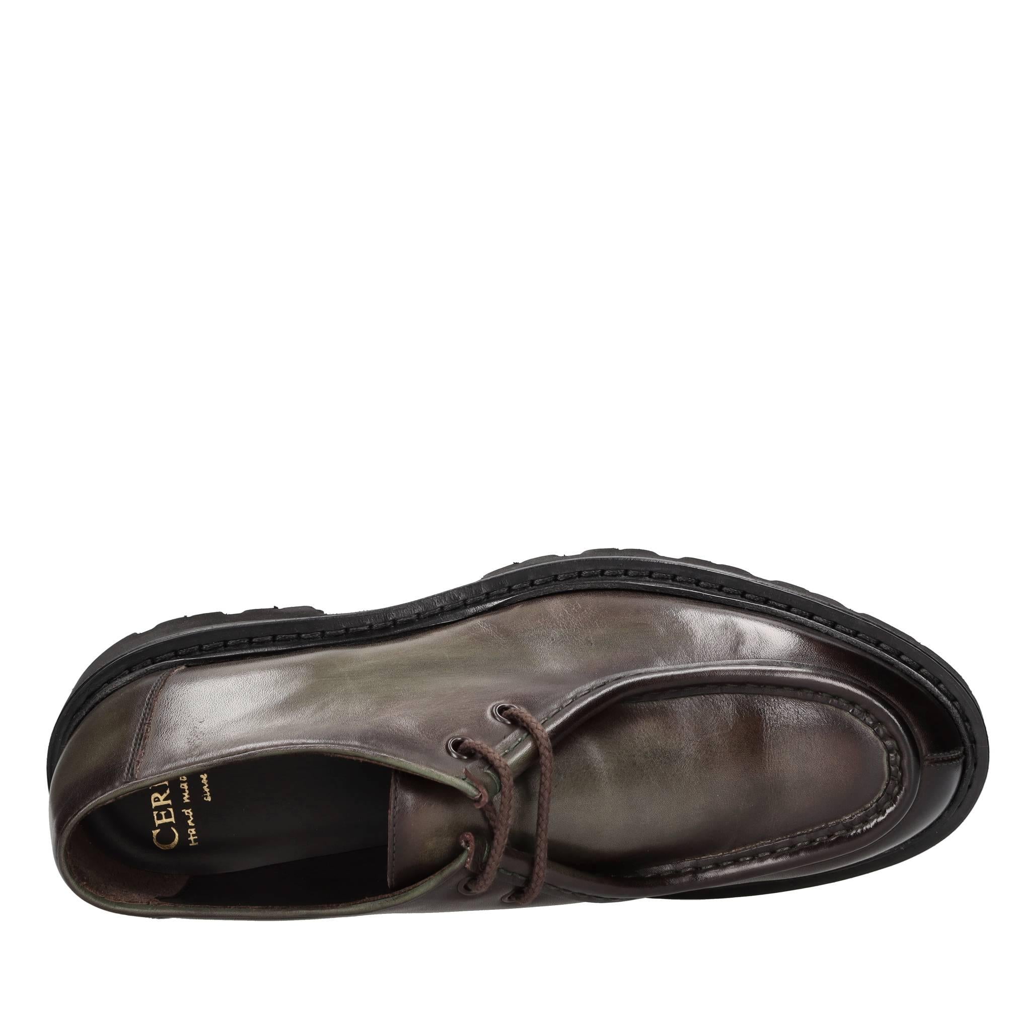 Stringate in pelle 