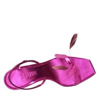 Sandali in pelle e piume 