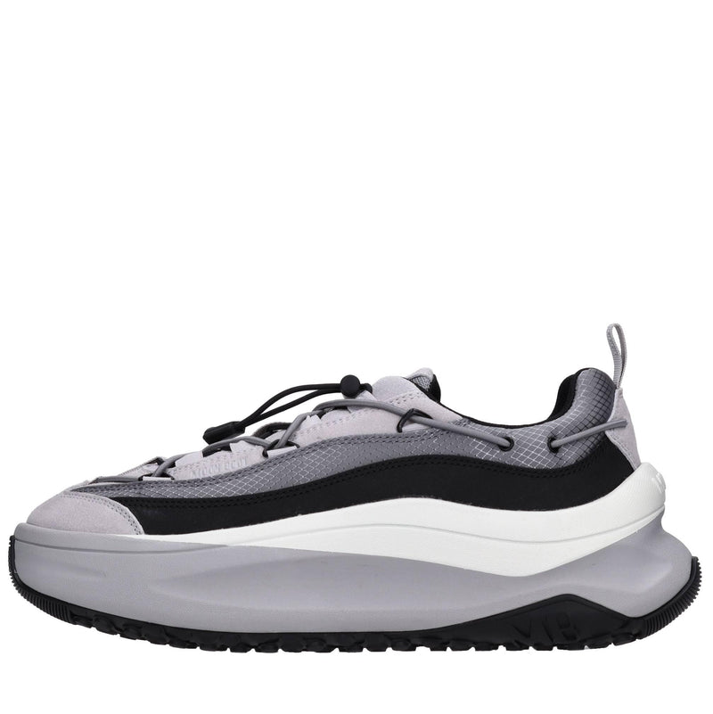 Sneakers in camoscio e tessuto 