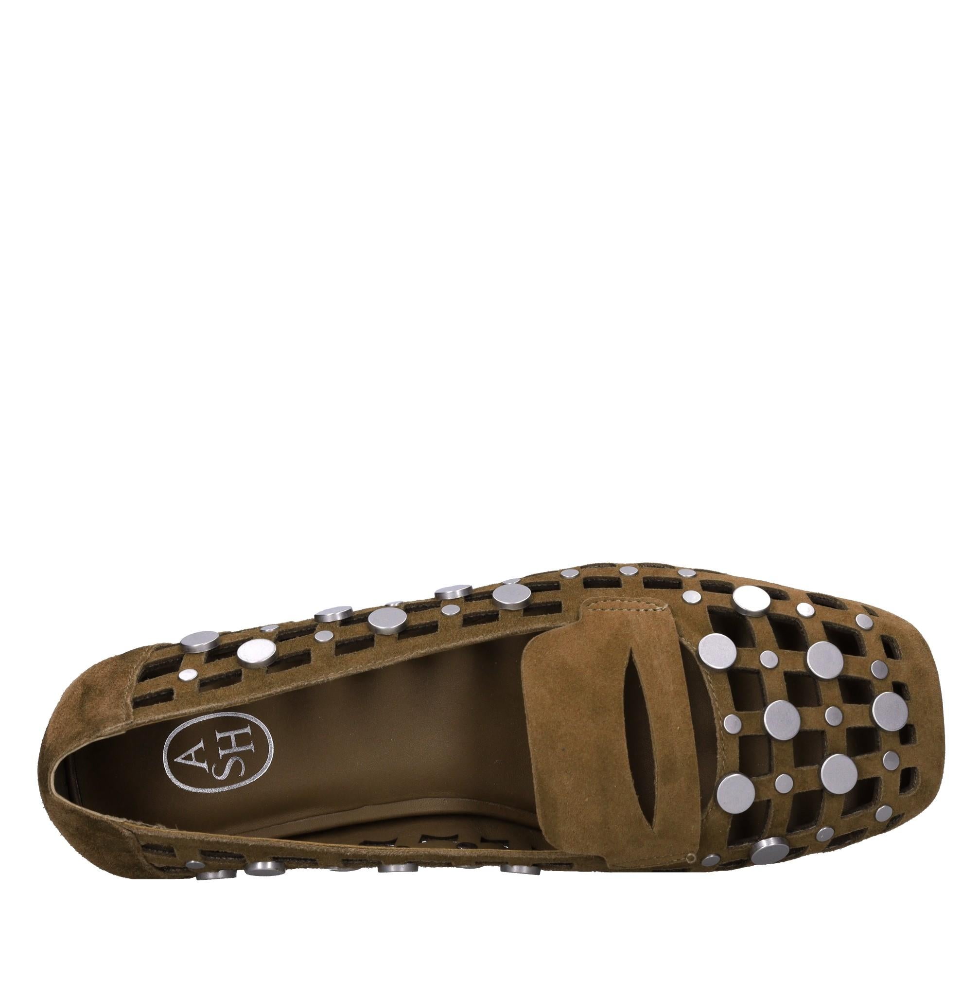 Ballerine in camoscio e borchie 