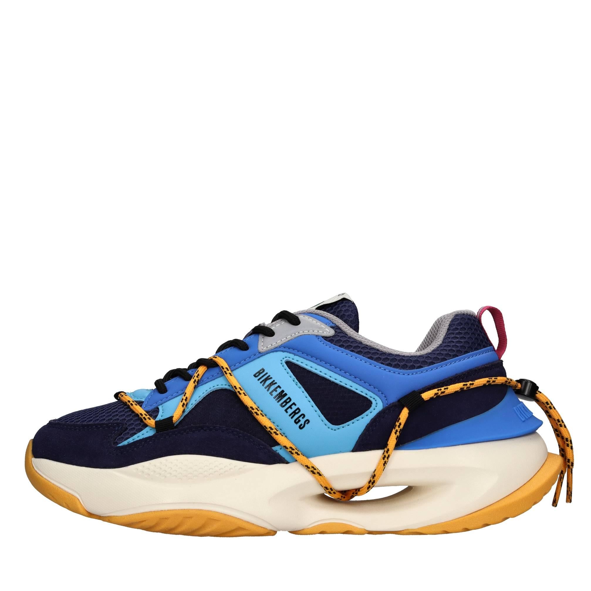 Sneakers in camoscio, ecopelle e tessuto 