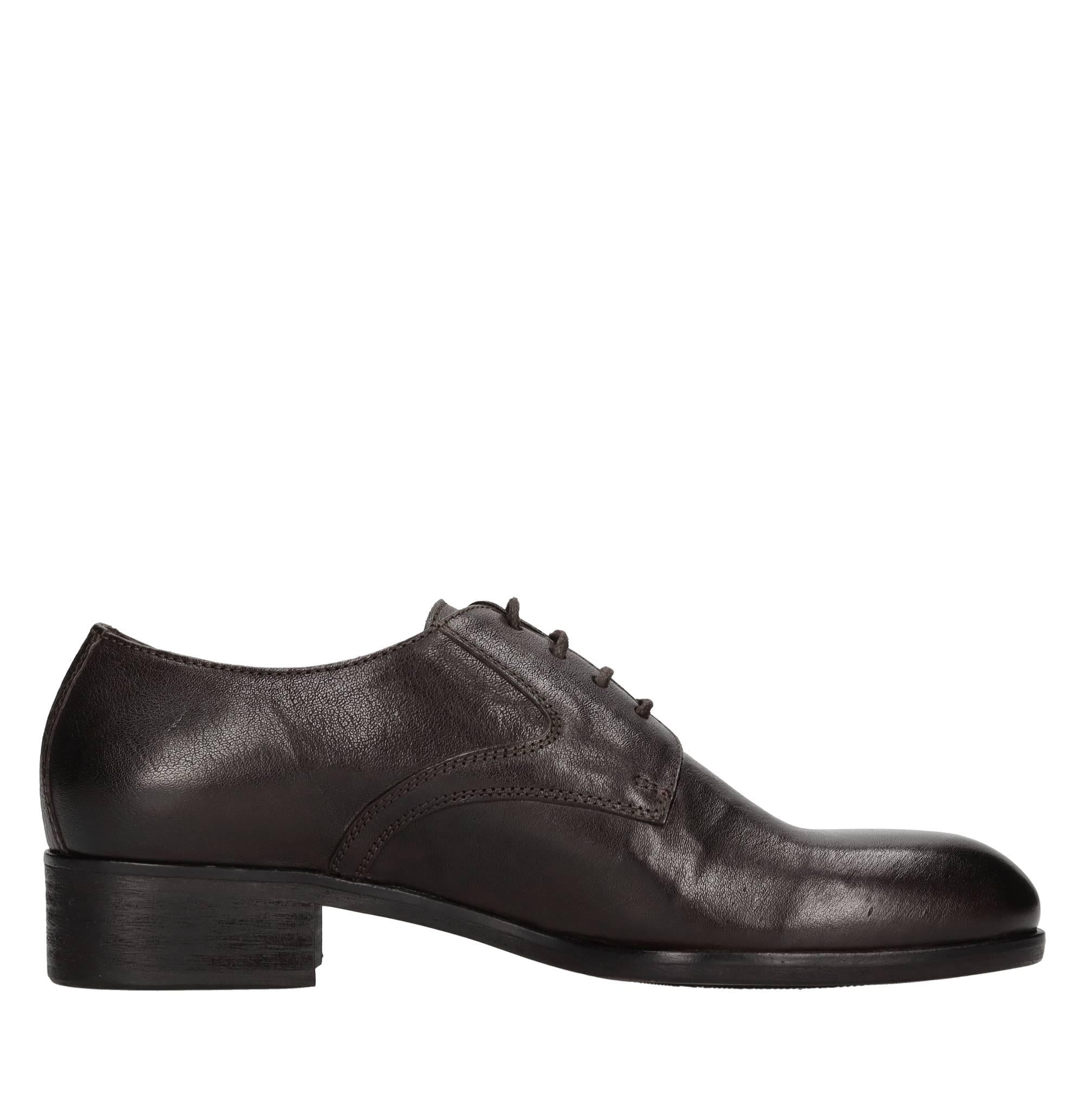Stringate in pelle 