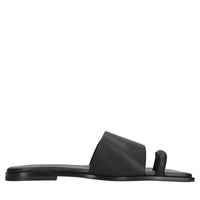 Flat in pelle 