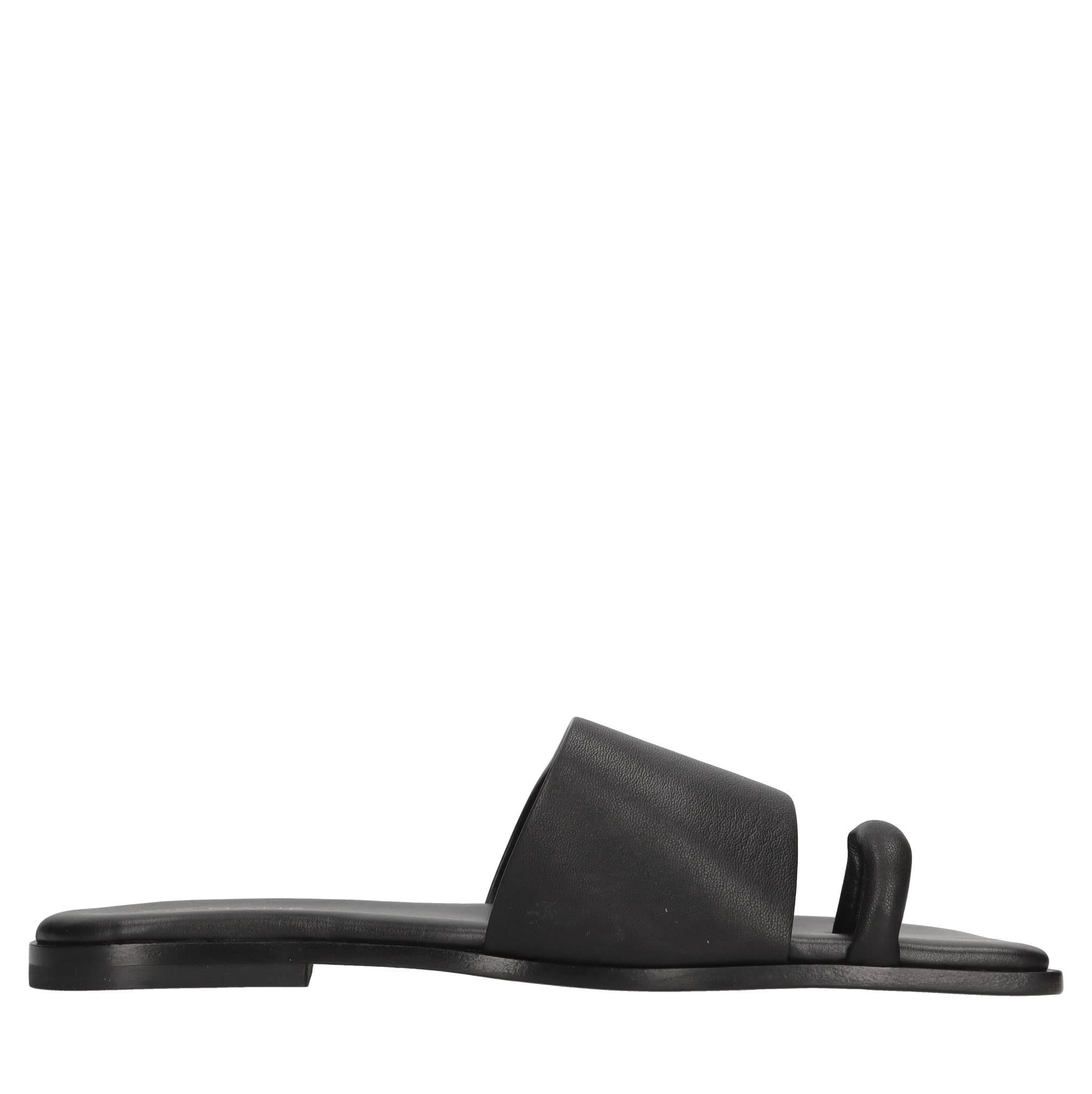 Flat in pelle 