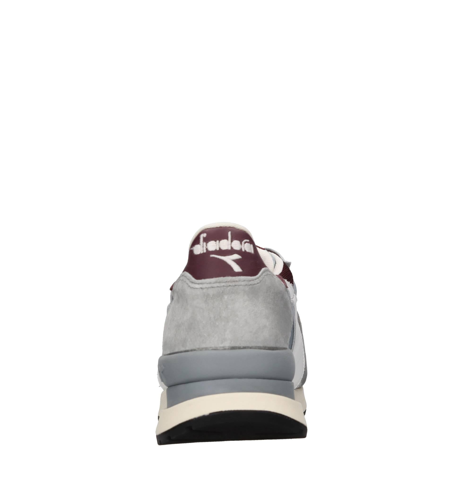 Sneakers in camoscio e tessuto 