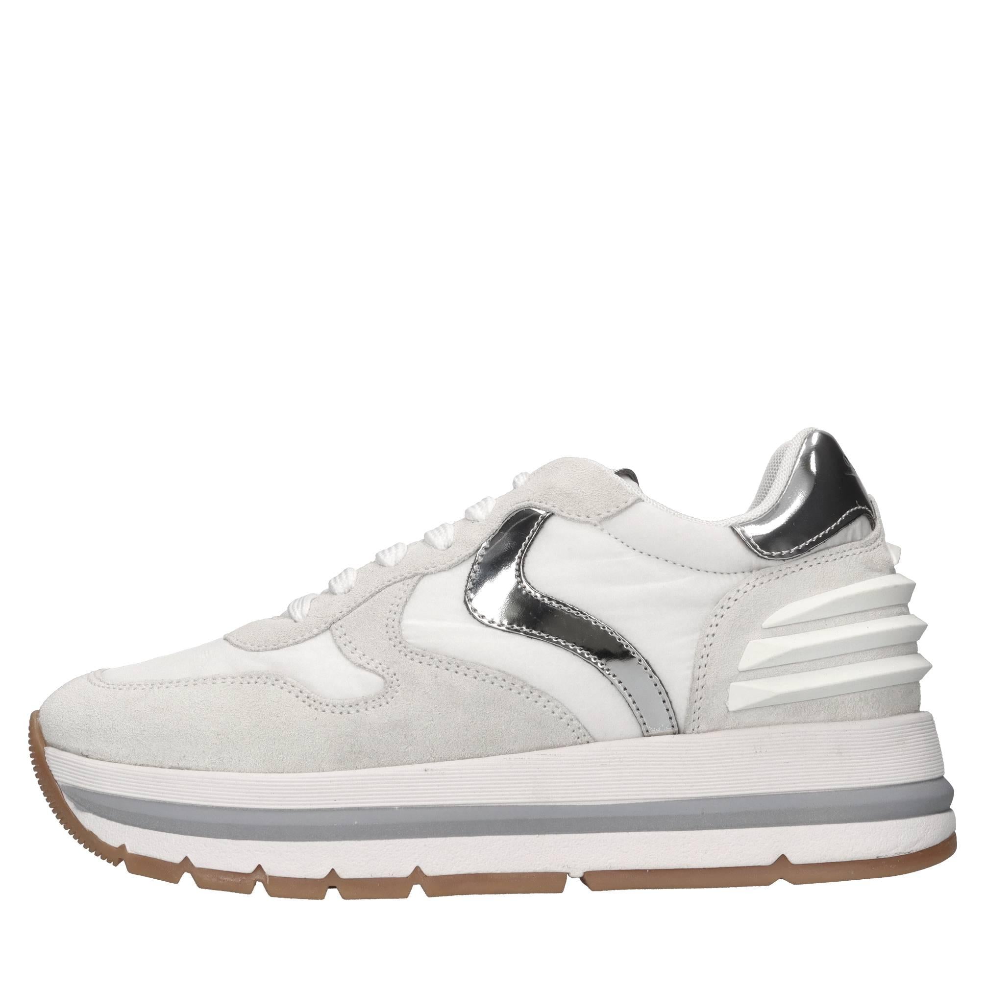 Sneakers in camoscio e tessuto 