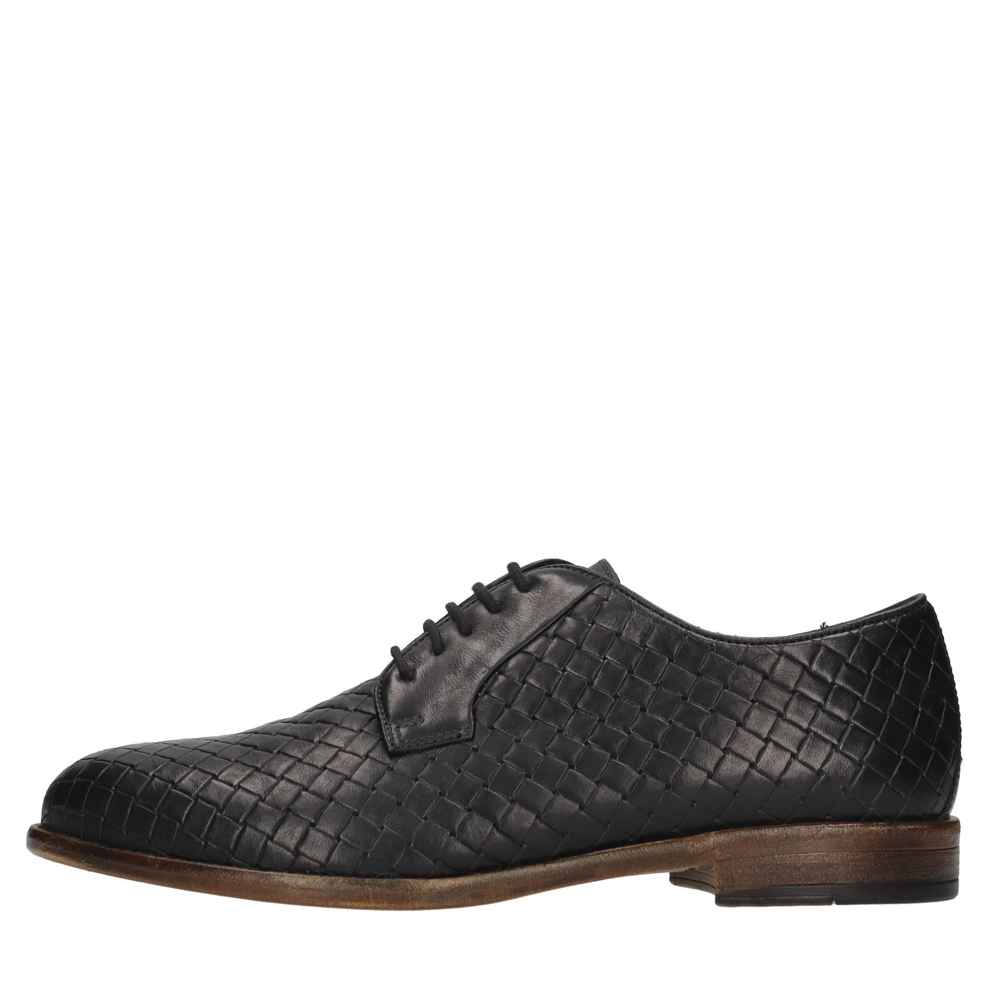 Stringate in pelle 