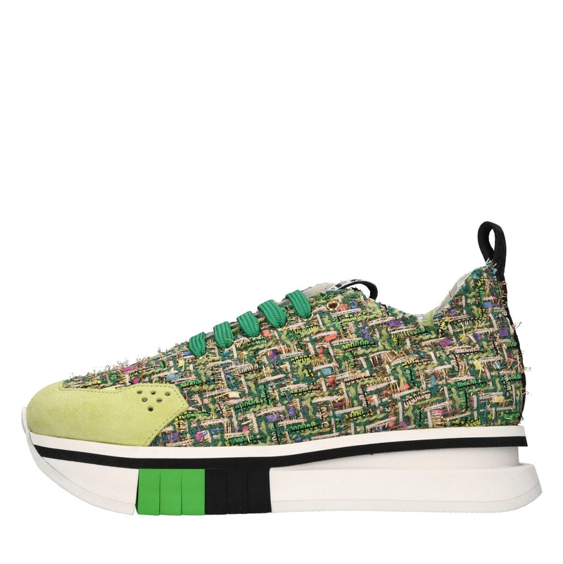 Sneakers in tessuto con inserti in camoscio 