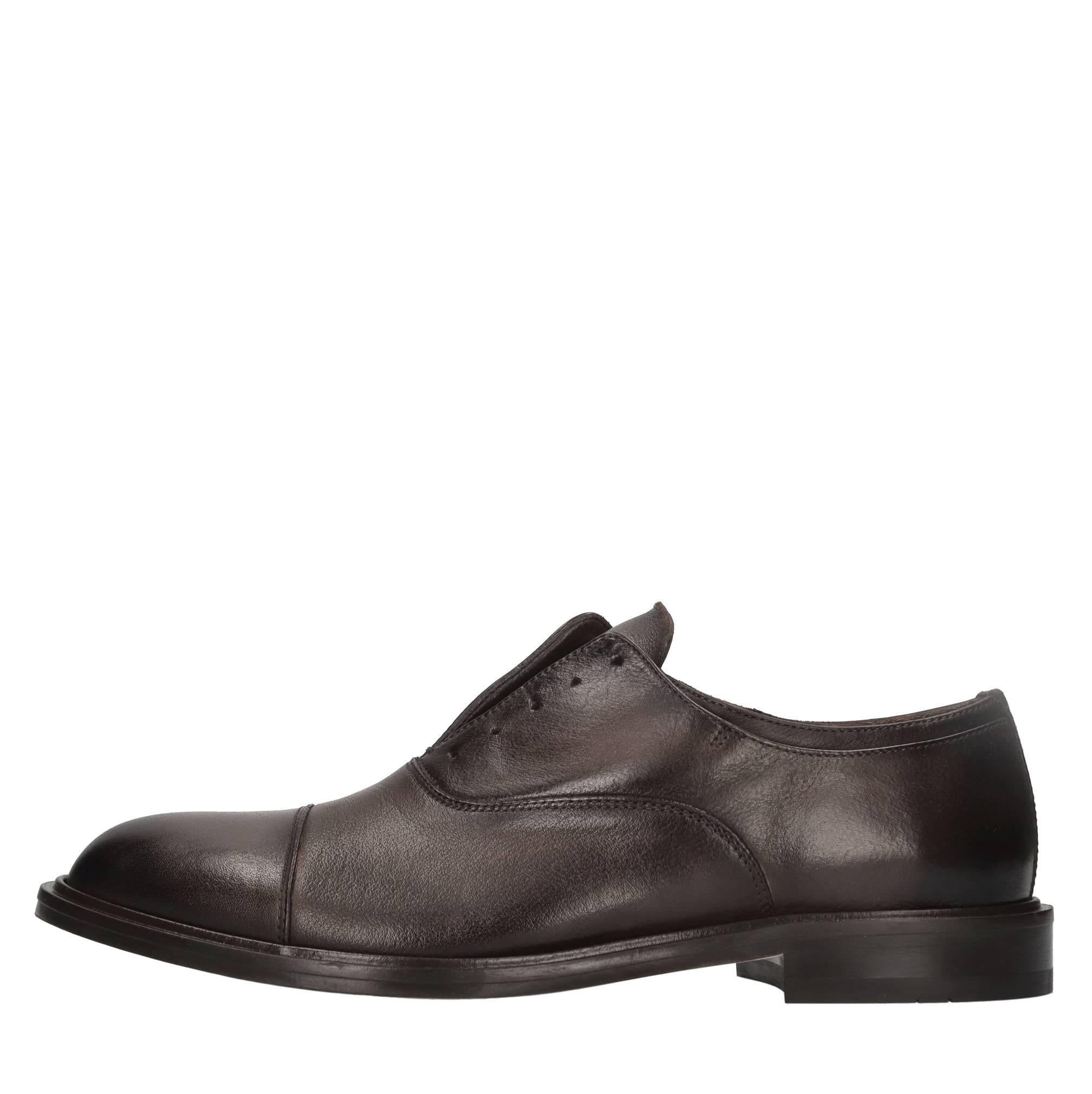 Stringate in pelle 