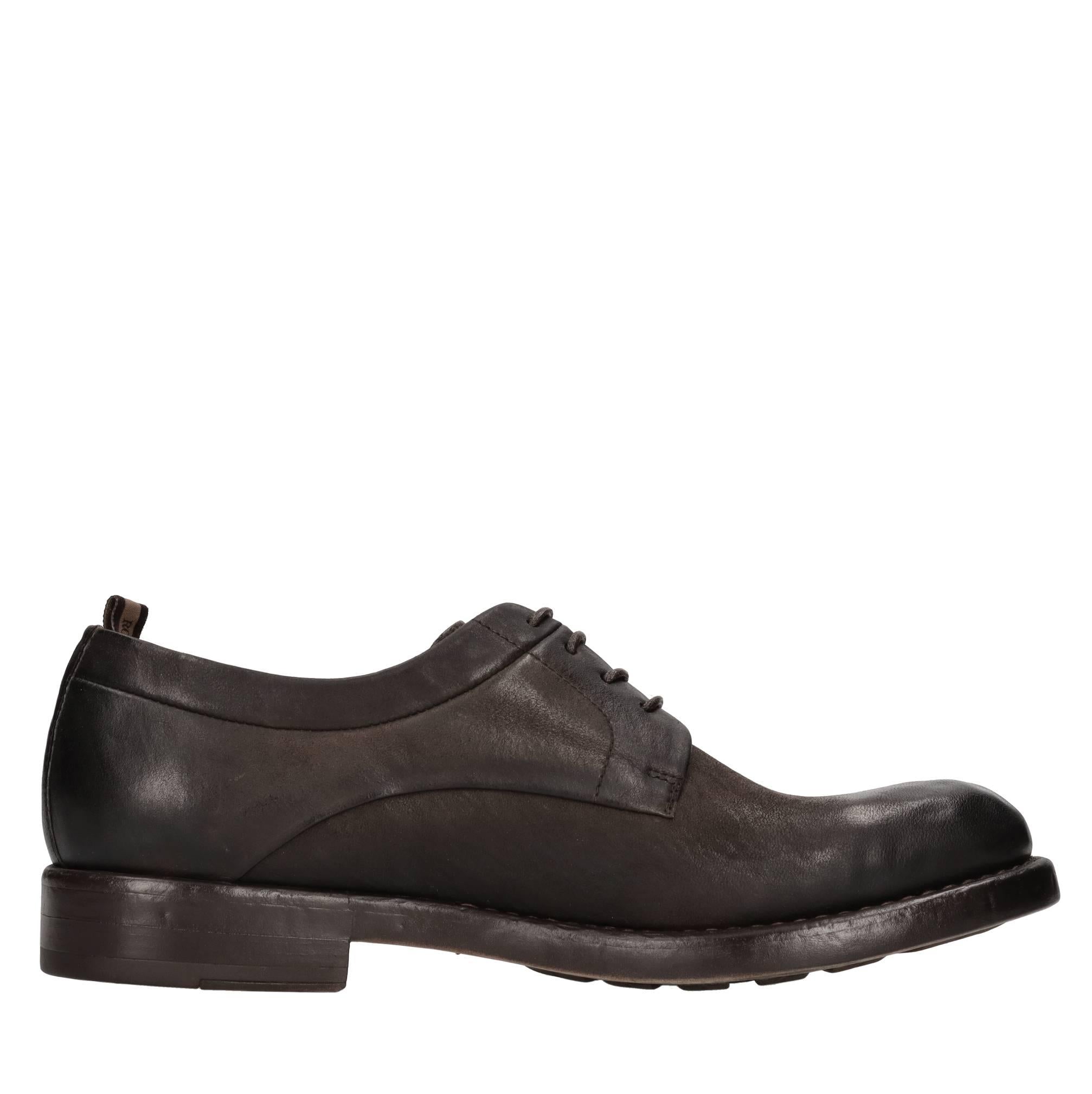 Stringate in pelle 