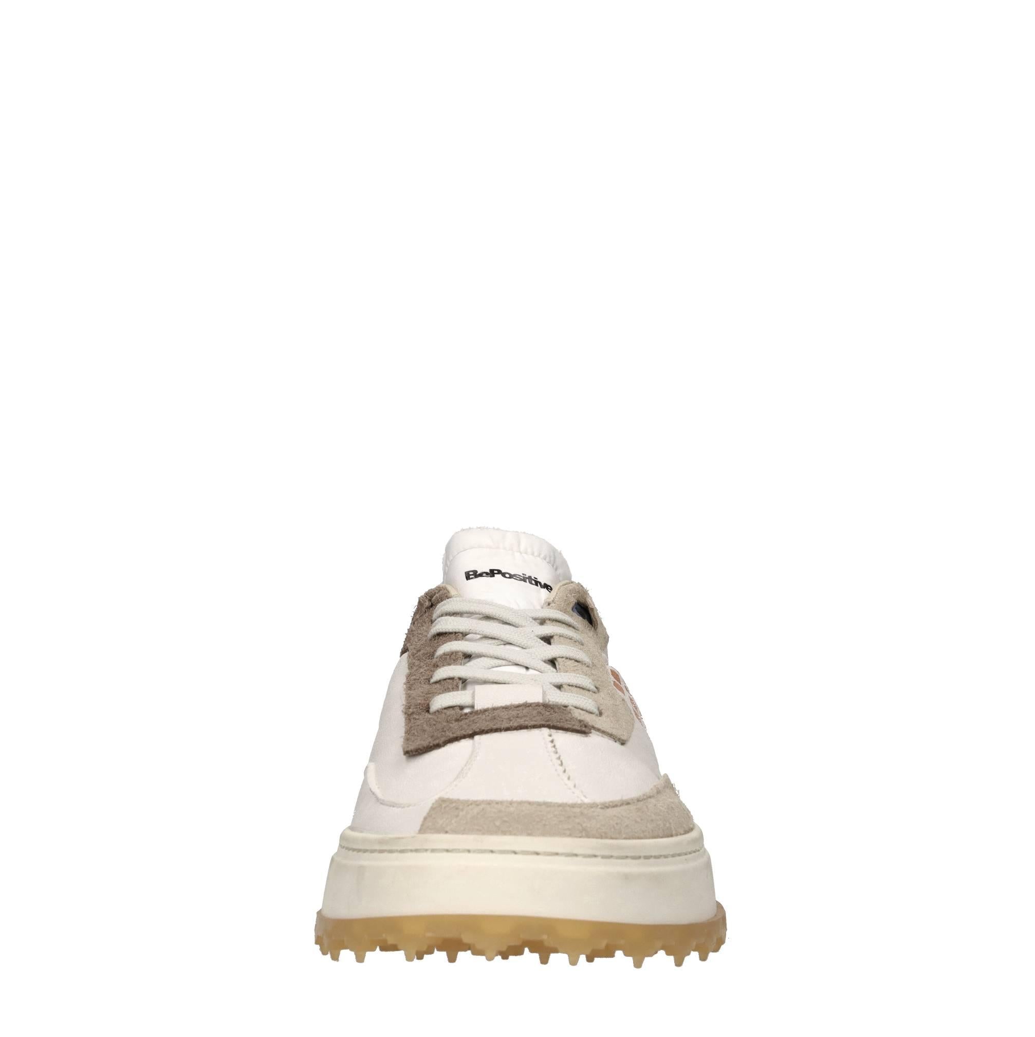 Sneakers in pelle e tessuto 