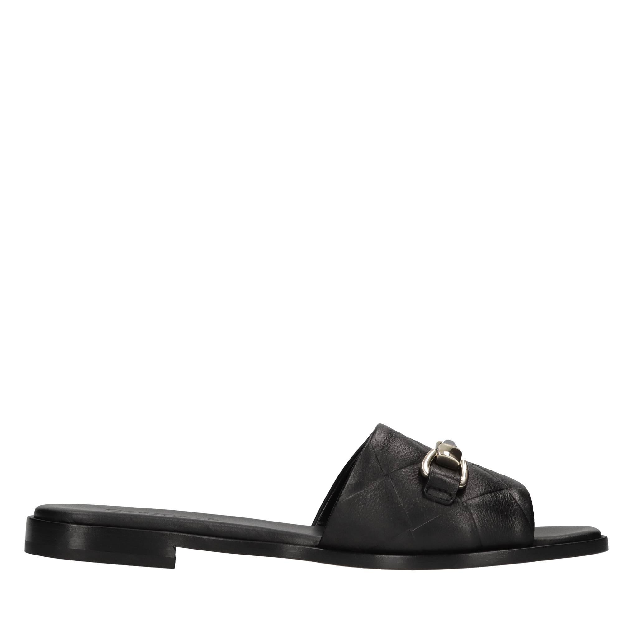 Flat in pelle 