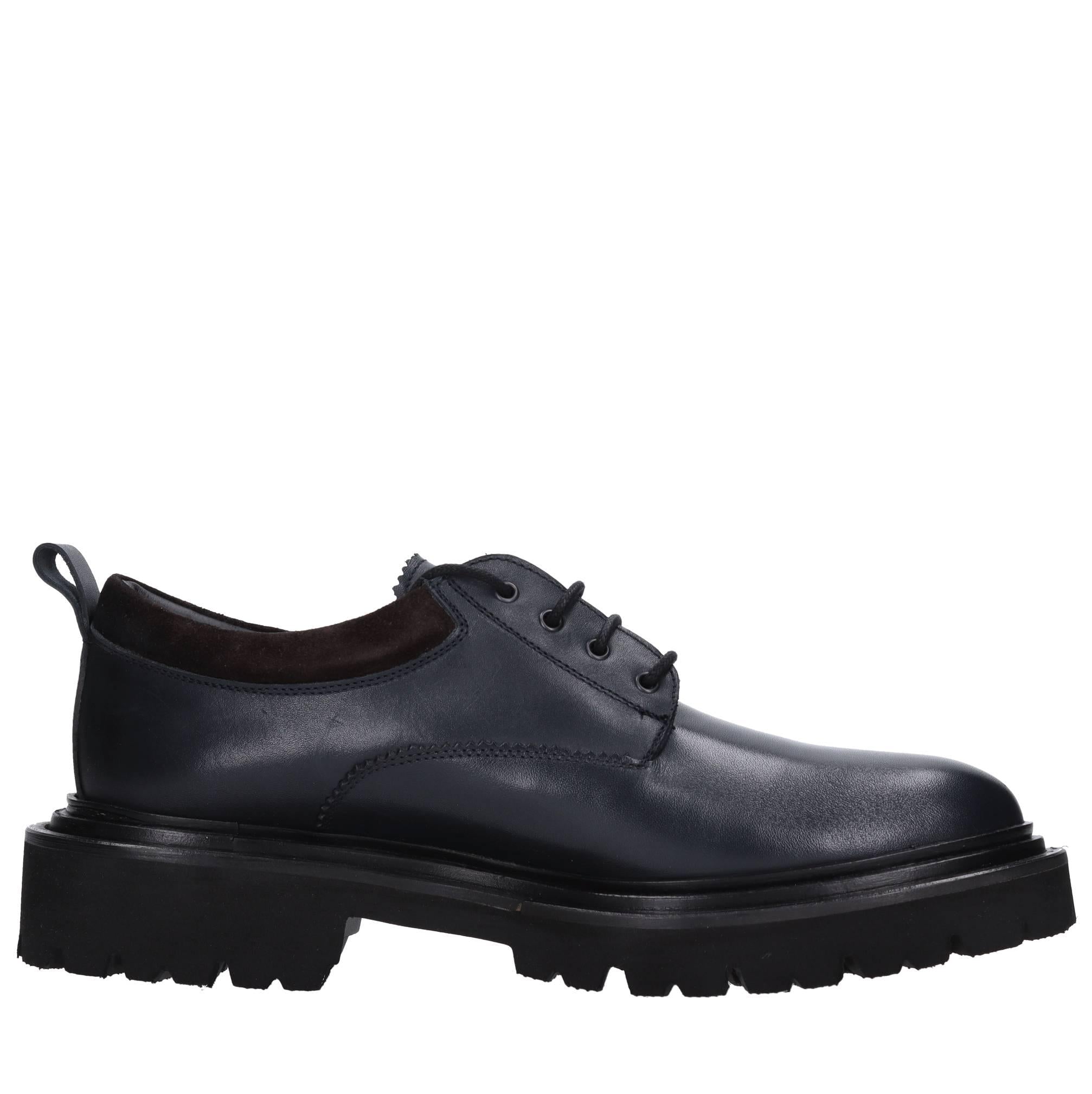 Stringate modello in pelle 