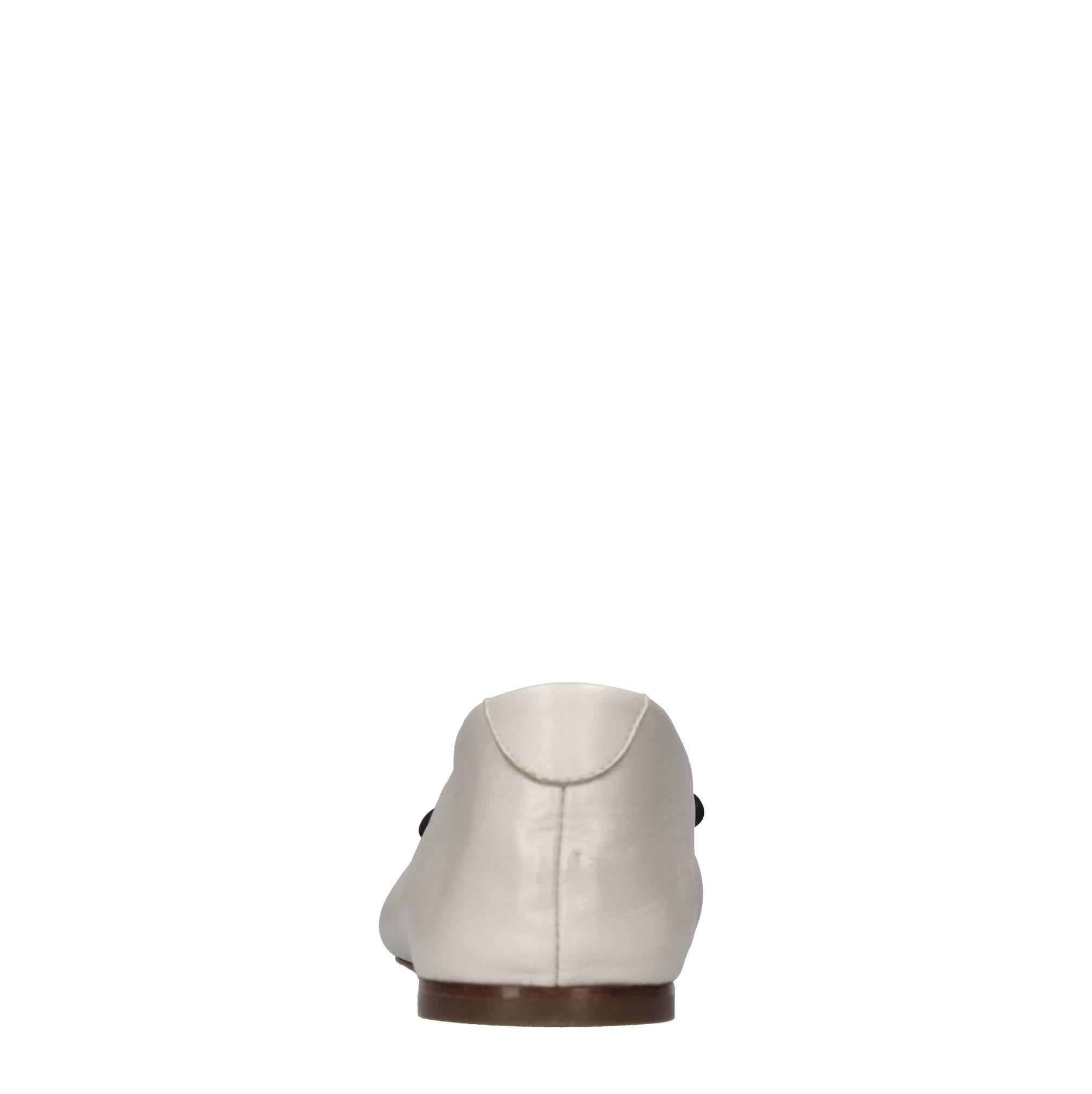 Ballerine in pelle con fiocco in vernice 