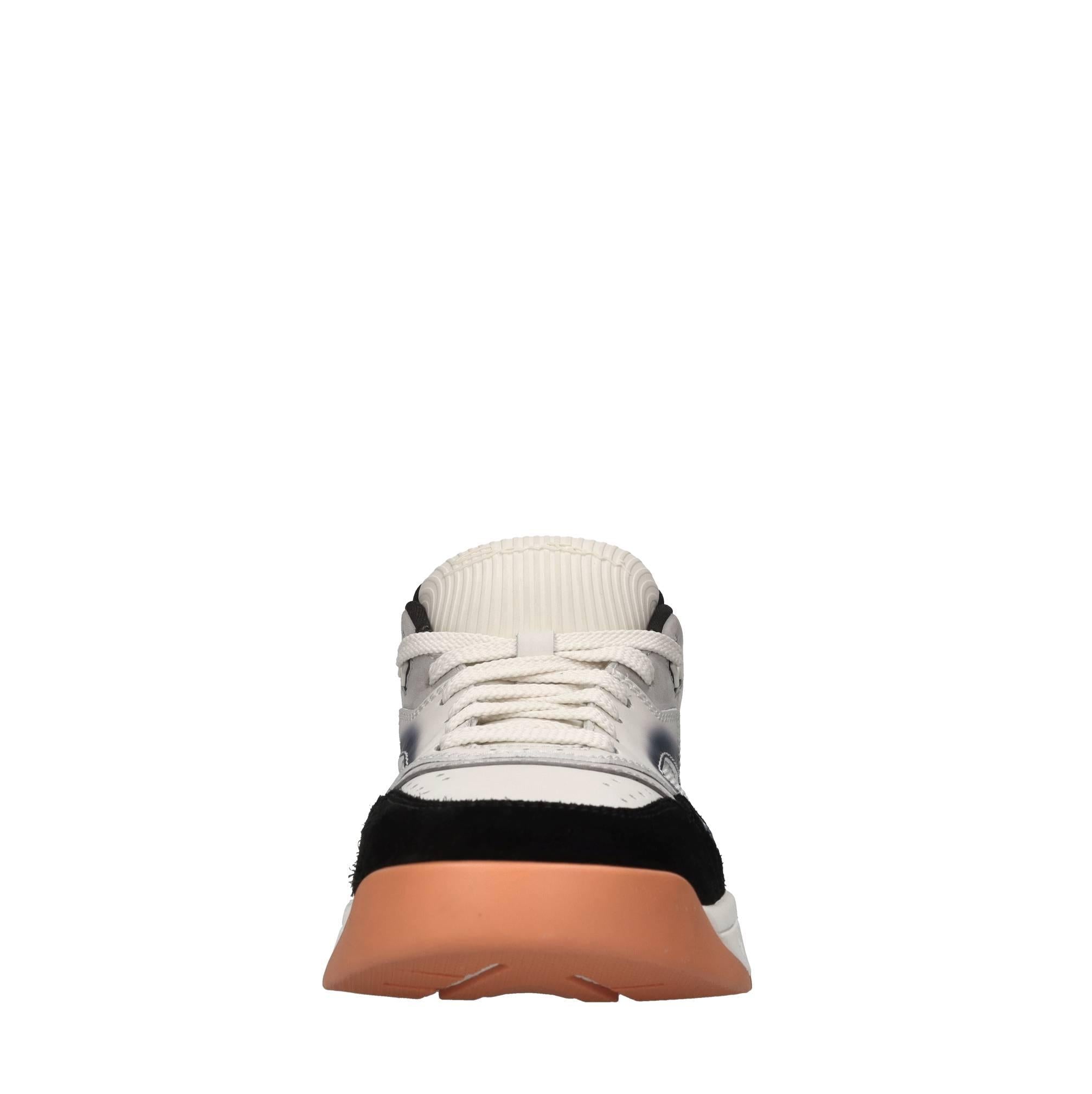 Sneakers in pelle camoscio e tessuto 