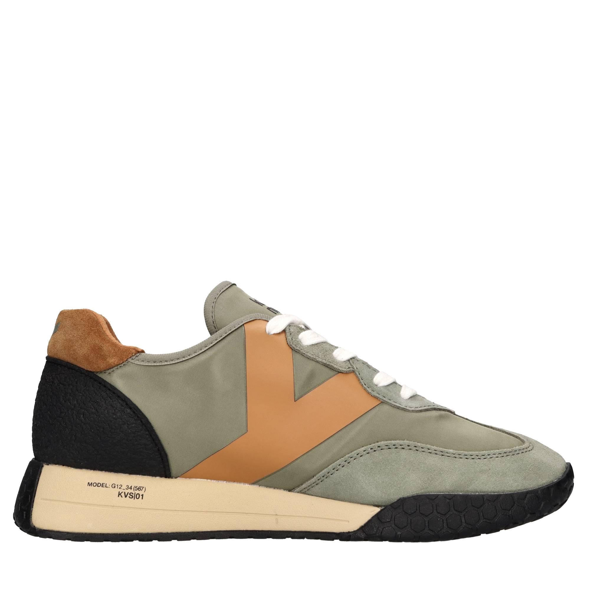 Sneakers in camoscio e tessuto 
