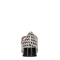 Décolleté modello REVITA45 in pelle con motivo geometrico 
