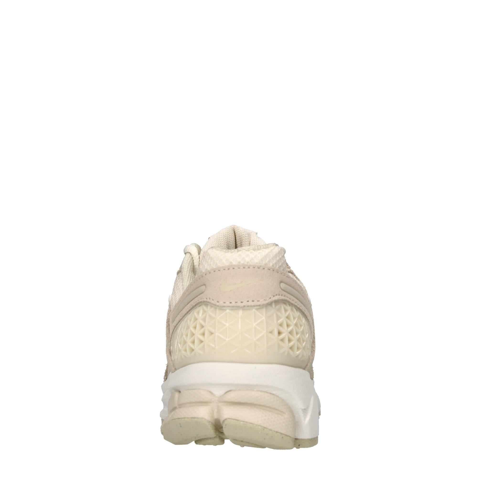 Sneakers in pelle e tessuto 