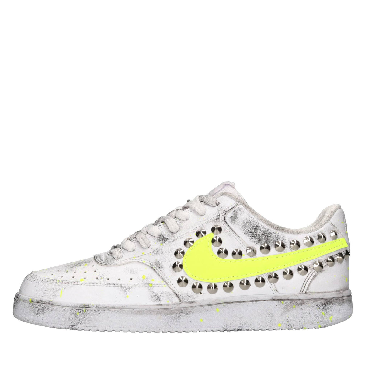 Sneakers in ecopelle e borchie 