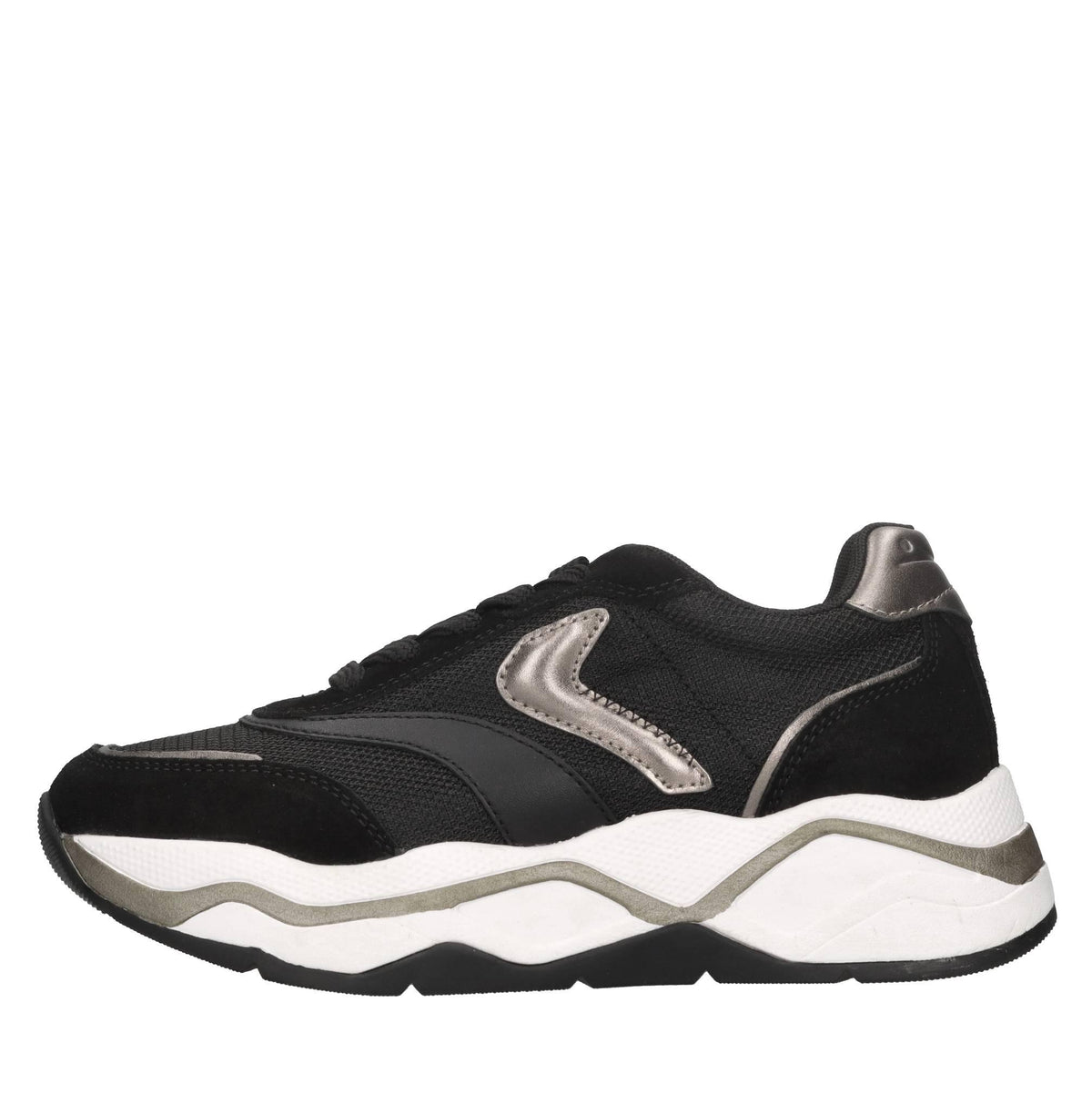 Sneakers in camoscio e tessuto. 
