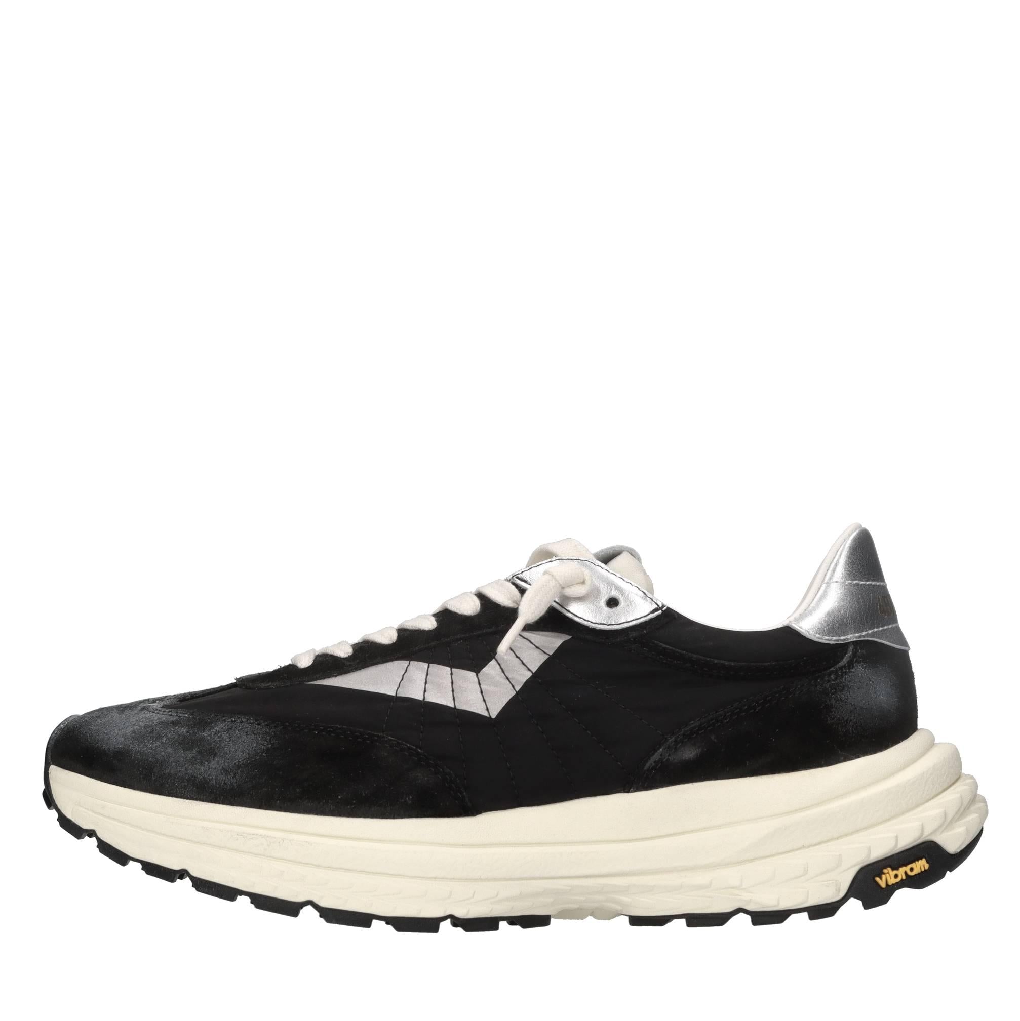Sneakers in pelle e tessuto 