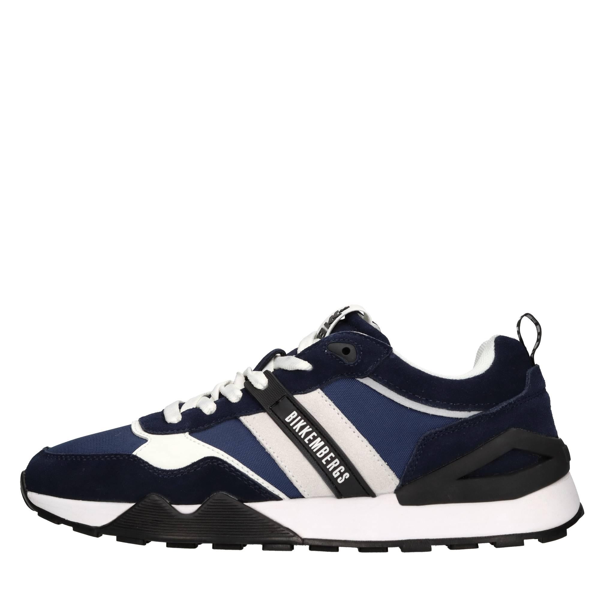Sneakers in camoscio, ecopelle e tessuto 