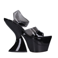 Sandali in vernice e plexi 