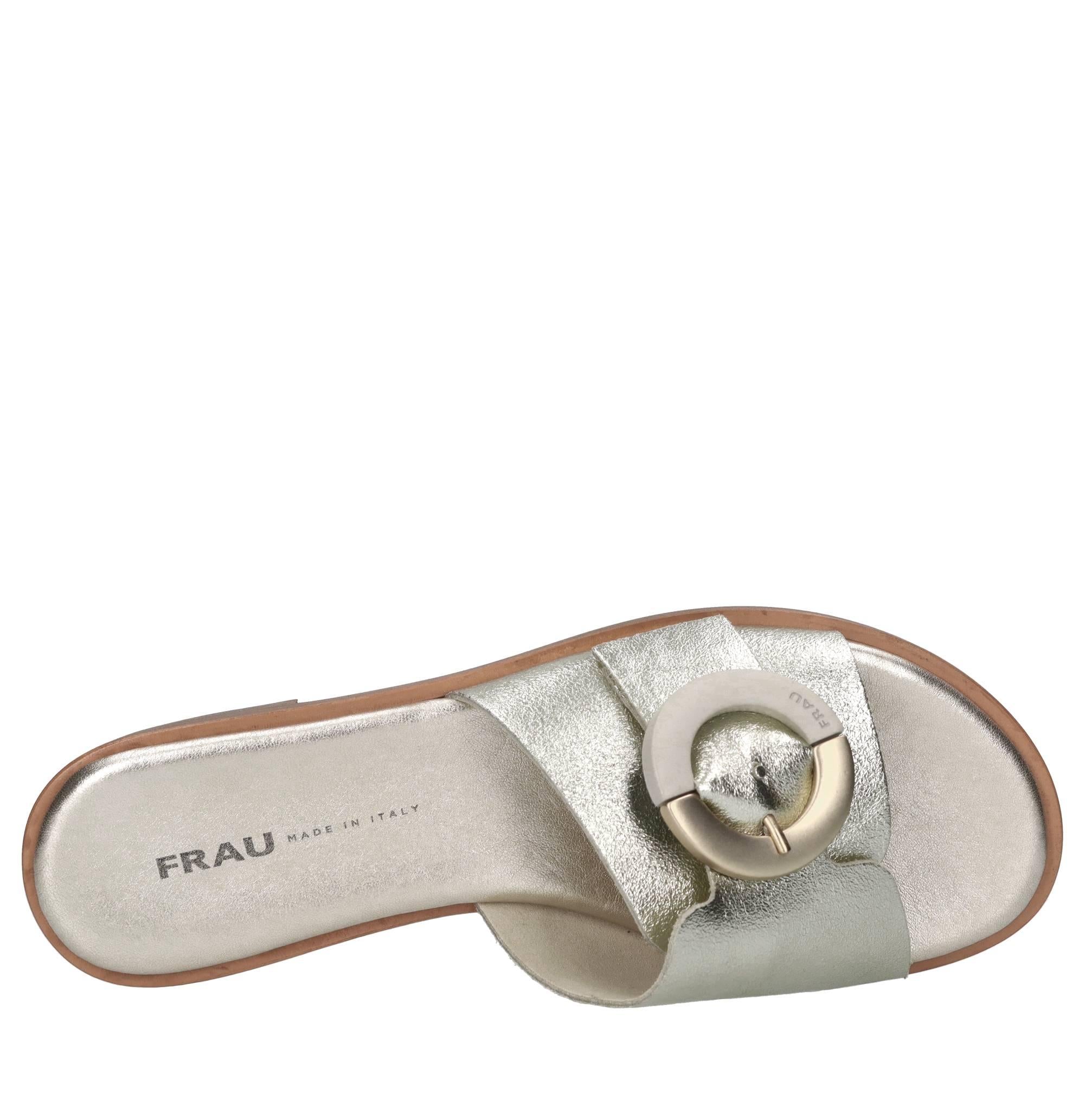 Flat in pelle 