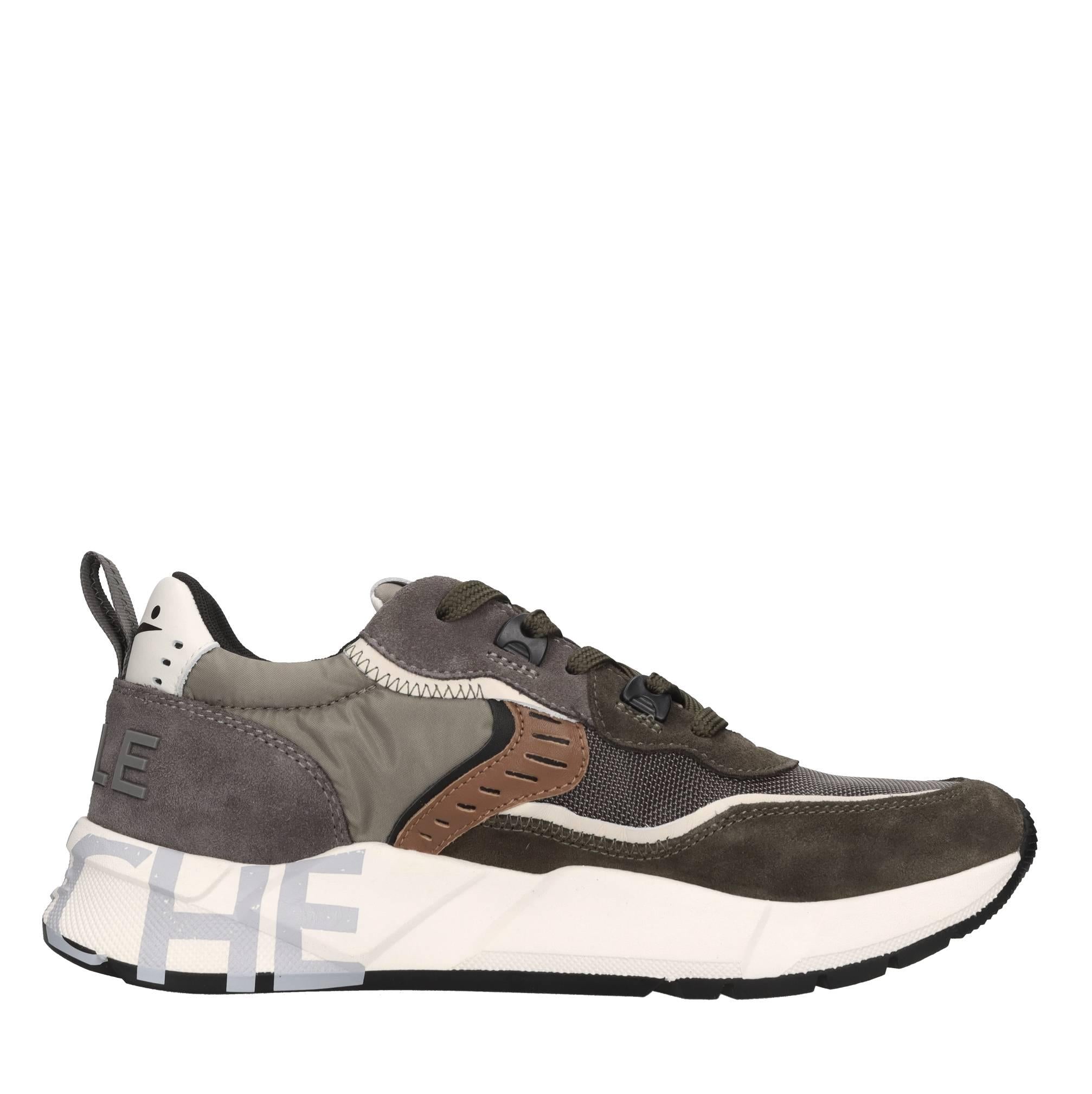 Sneakers in camoscio e tessuto 