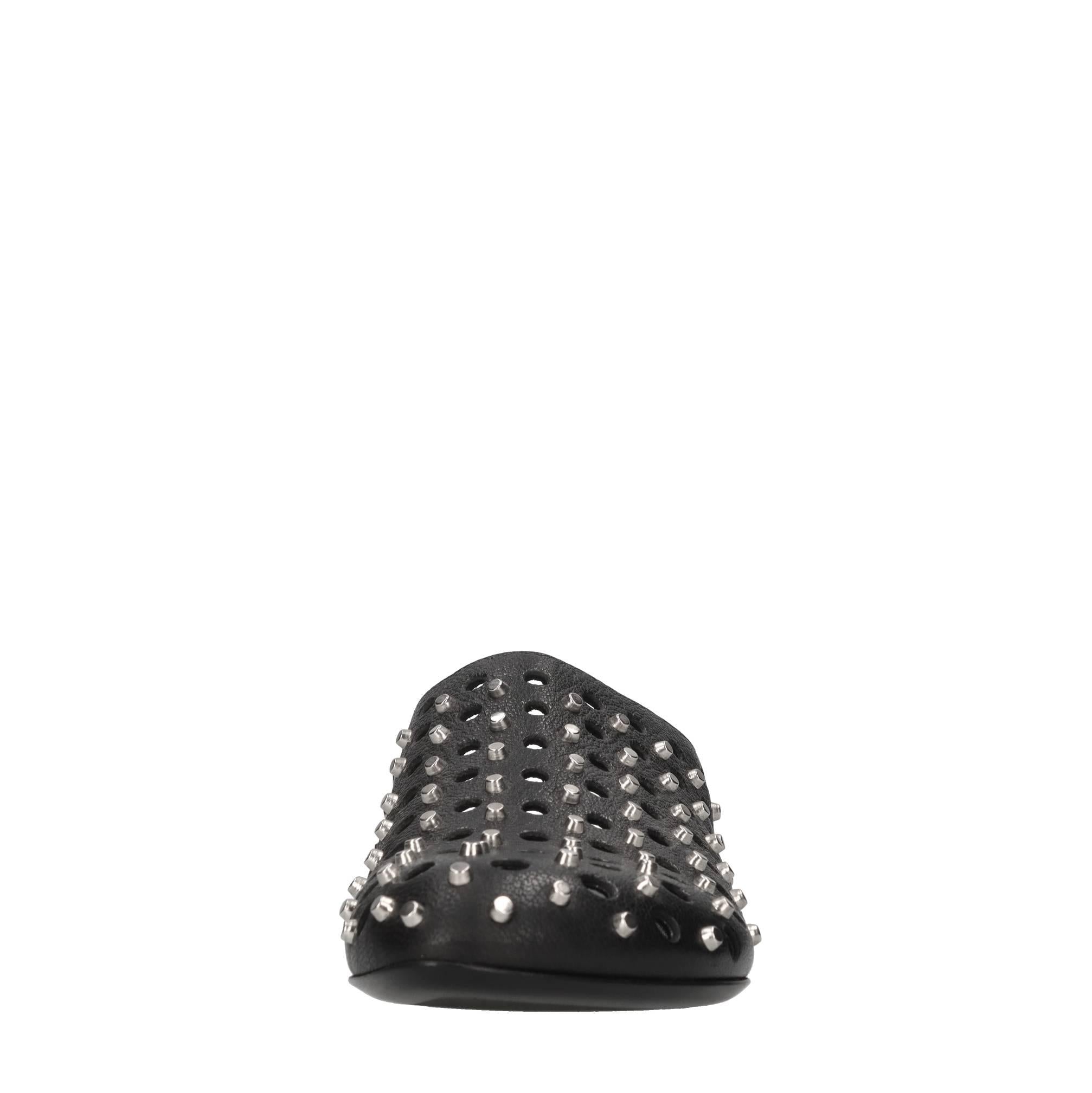 Sabot in pelle e borchie 