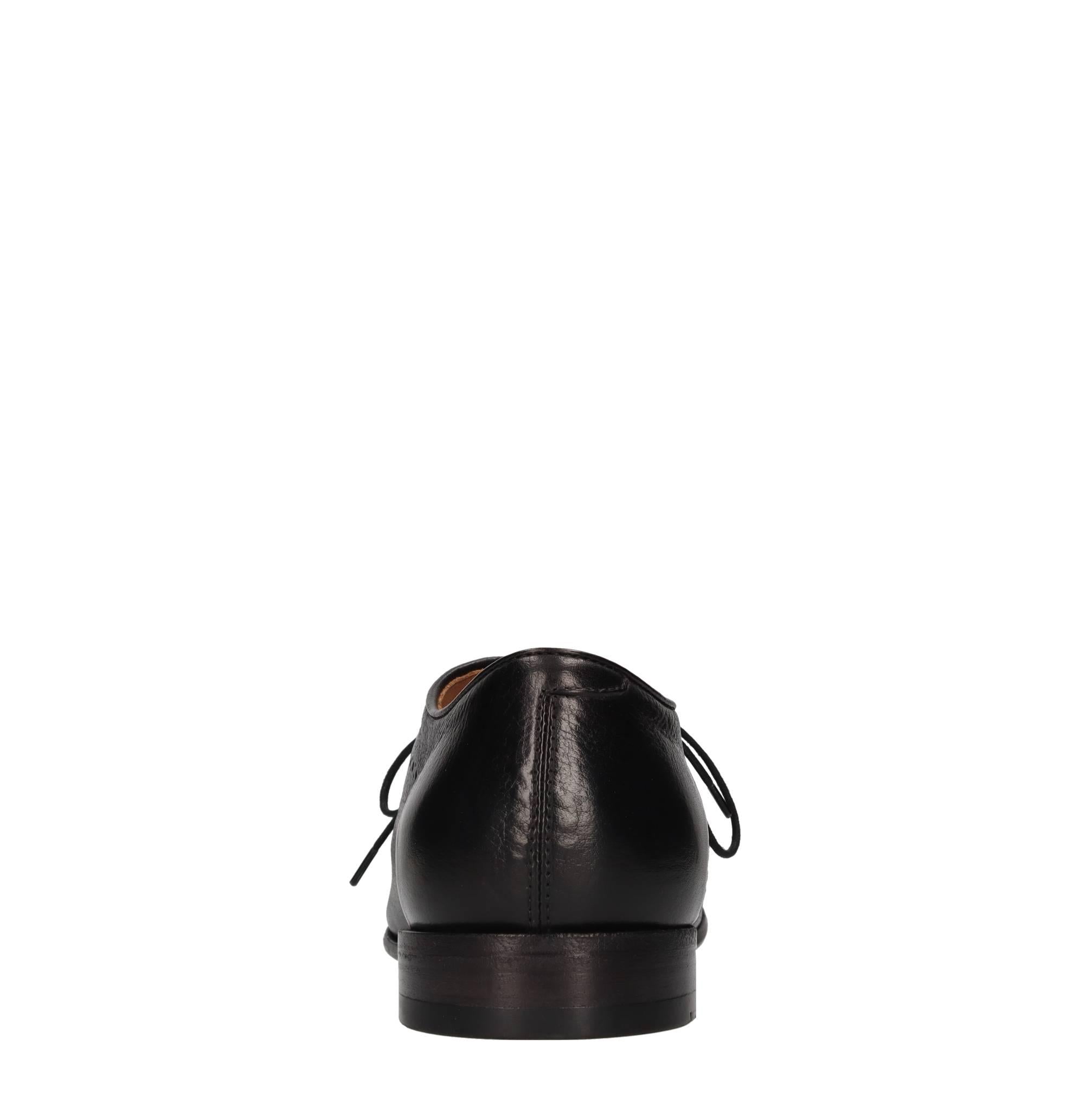 Stringate in pelle 