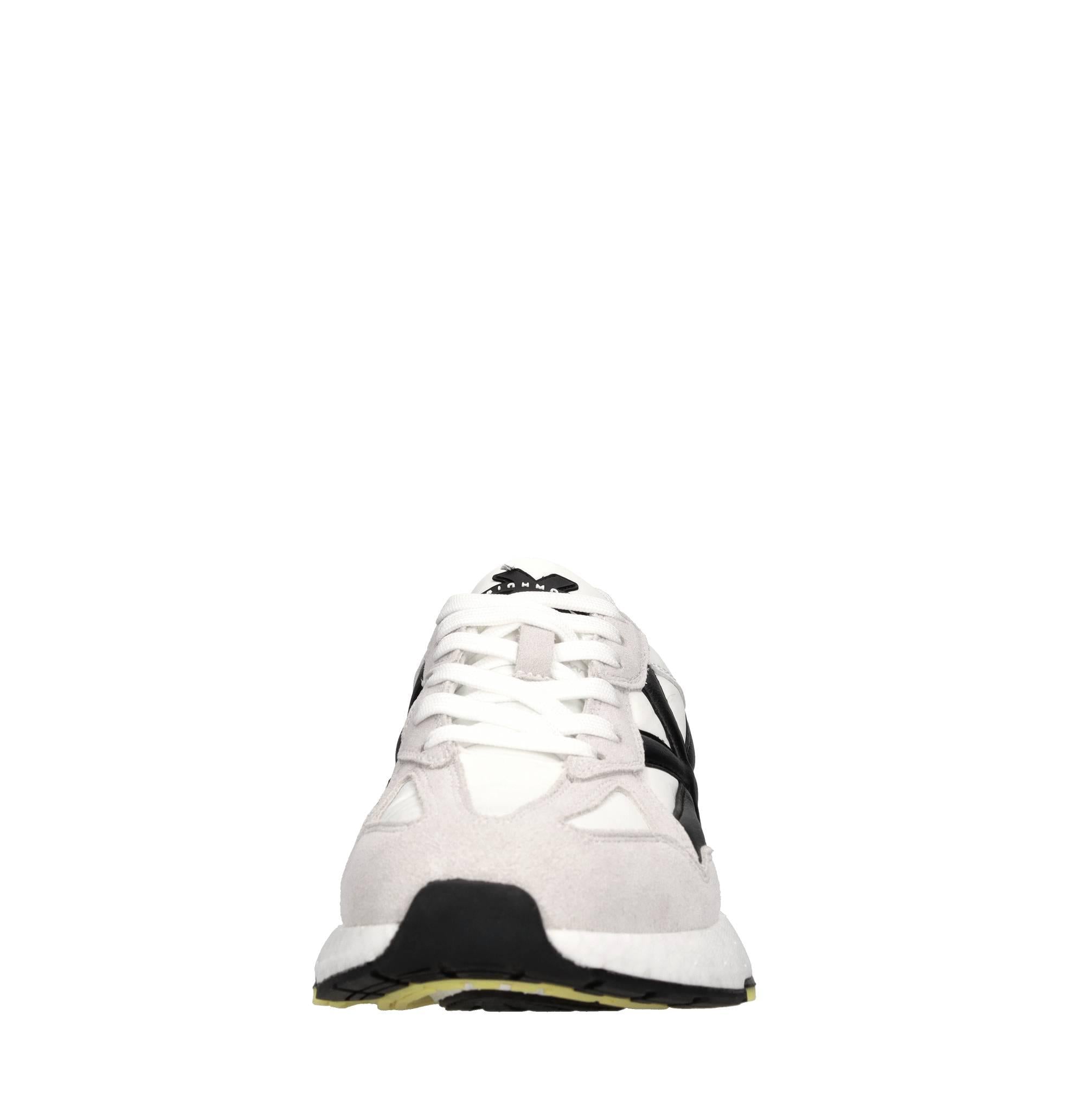 Sneakers in camoscio, ecopelle e tessuto 