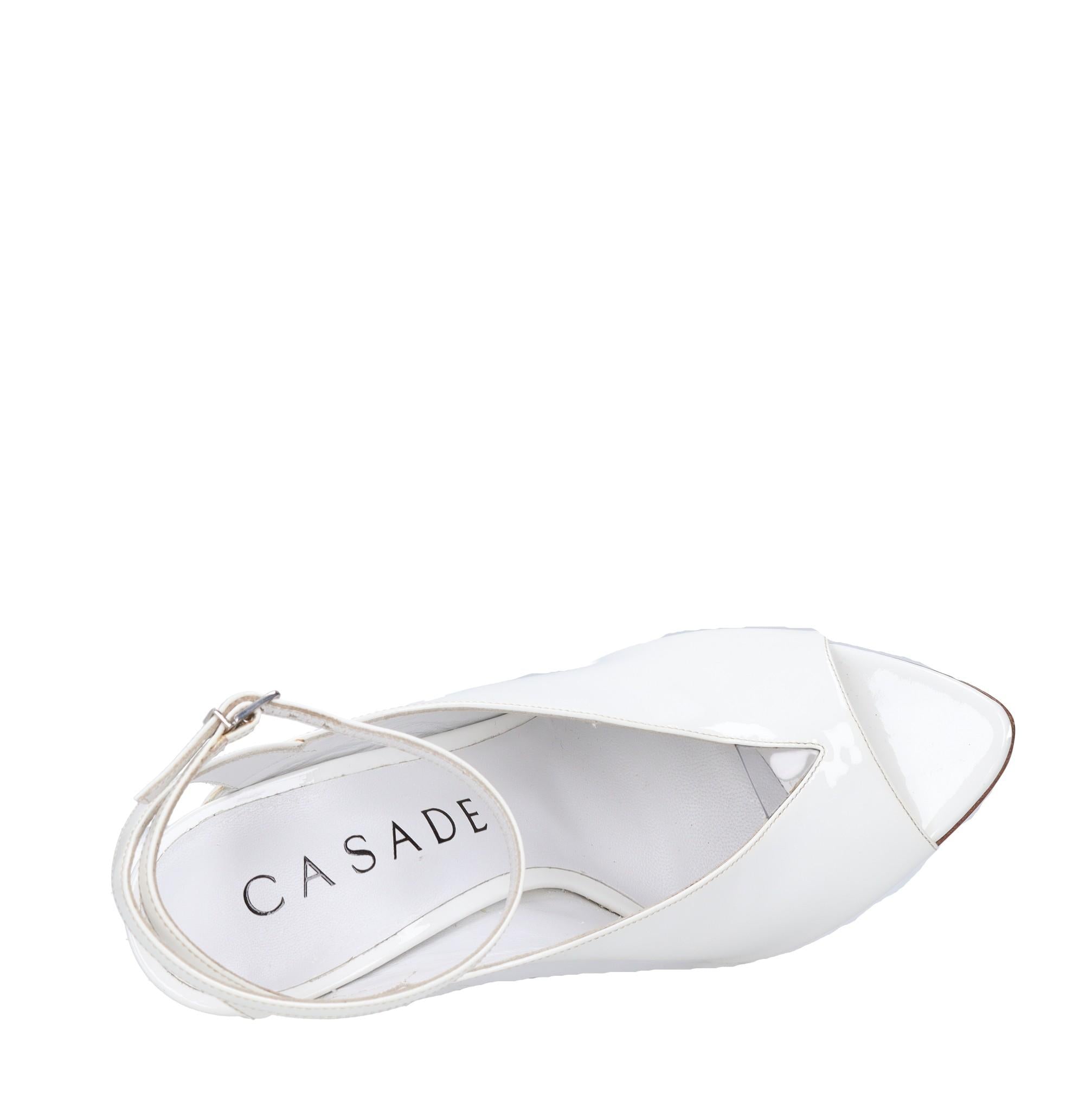 Sandali in vernice e plexi 