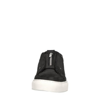 Sneakers in camoscio e tessuto 