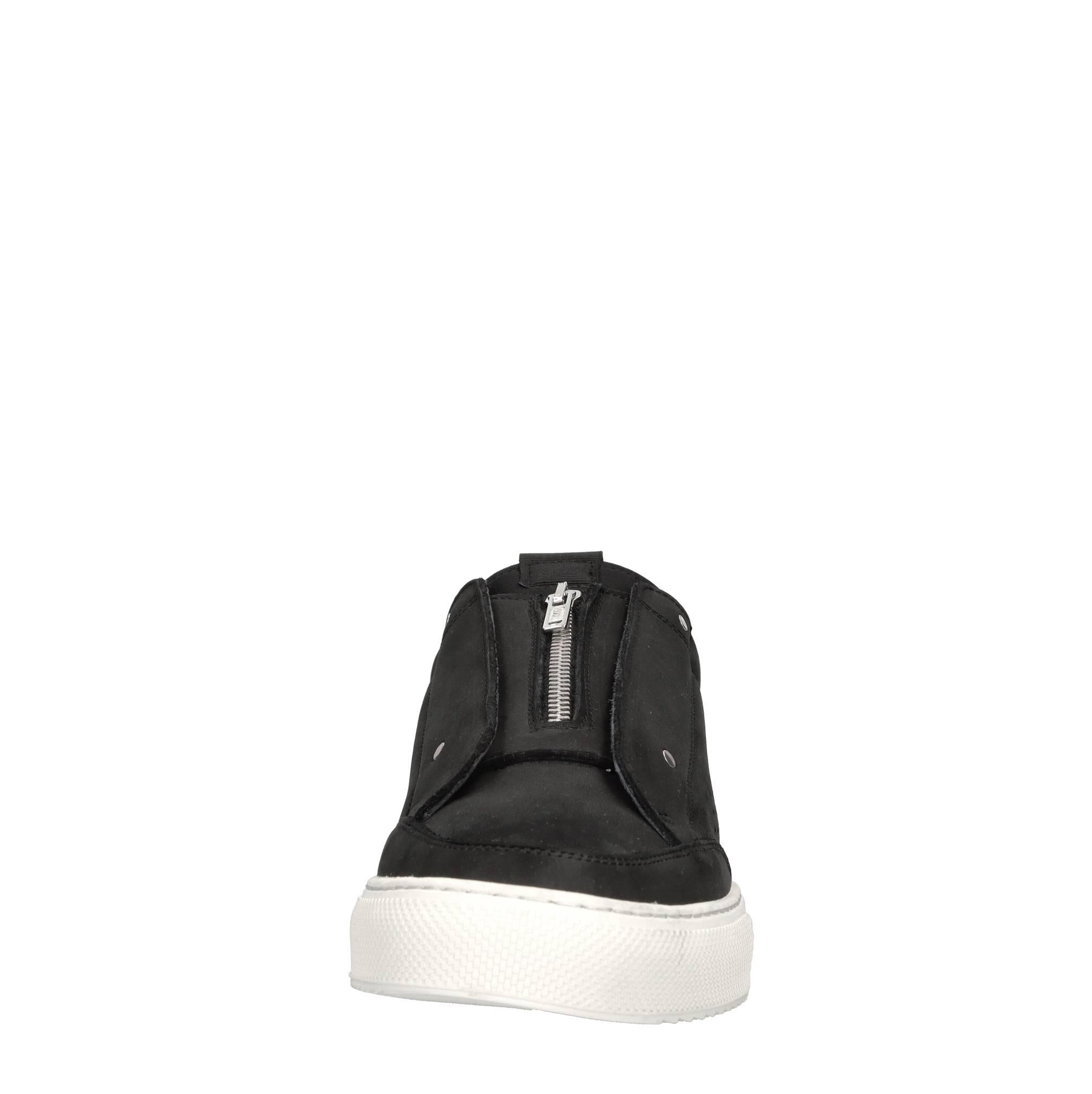 Sneakers in camoscio e tessuto 