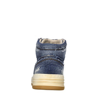 Sneakers in denim 