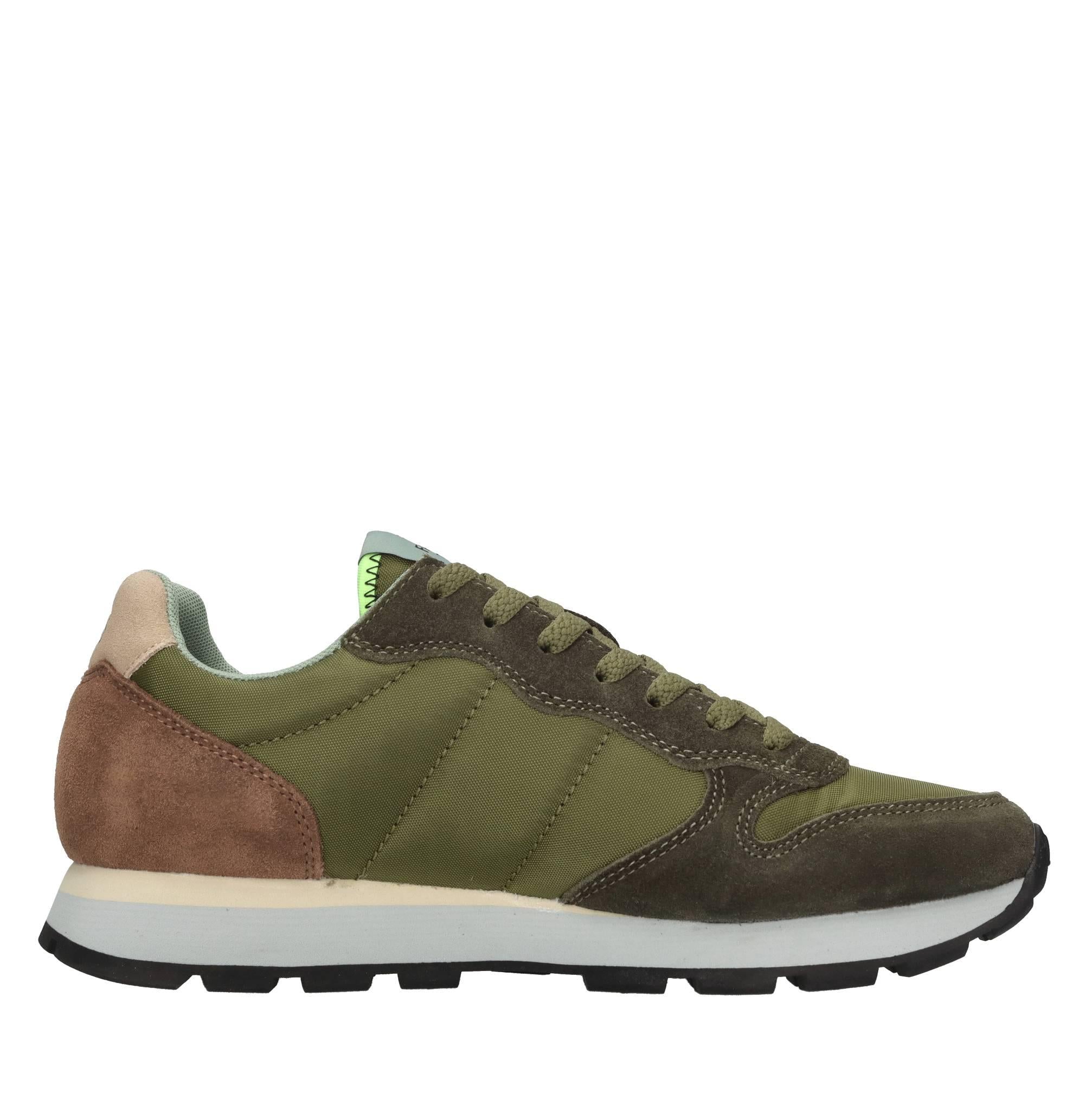 Sneakers in camoscio e tessuto 